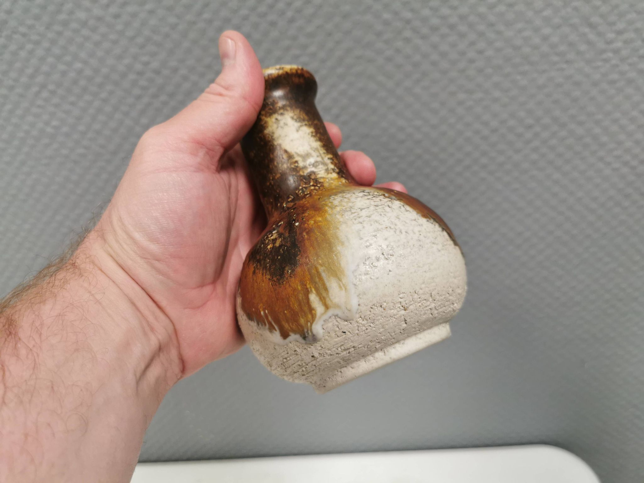 Small, delicious vase by Axel Larsen Denmark 70s for his own company AXELLA