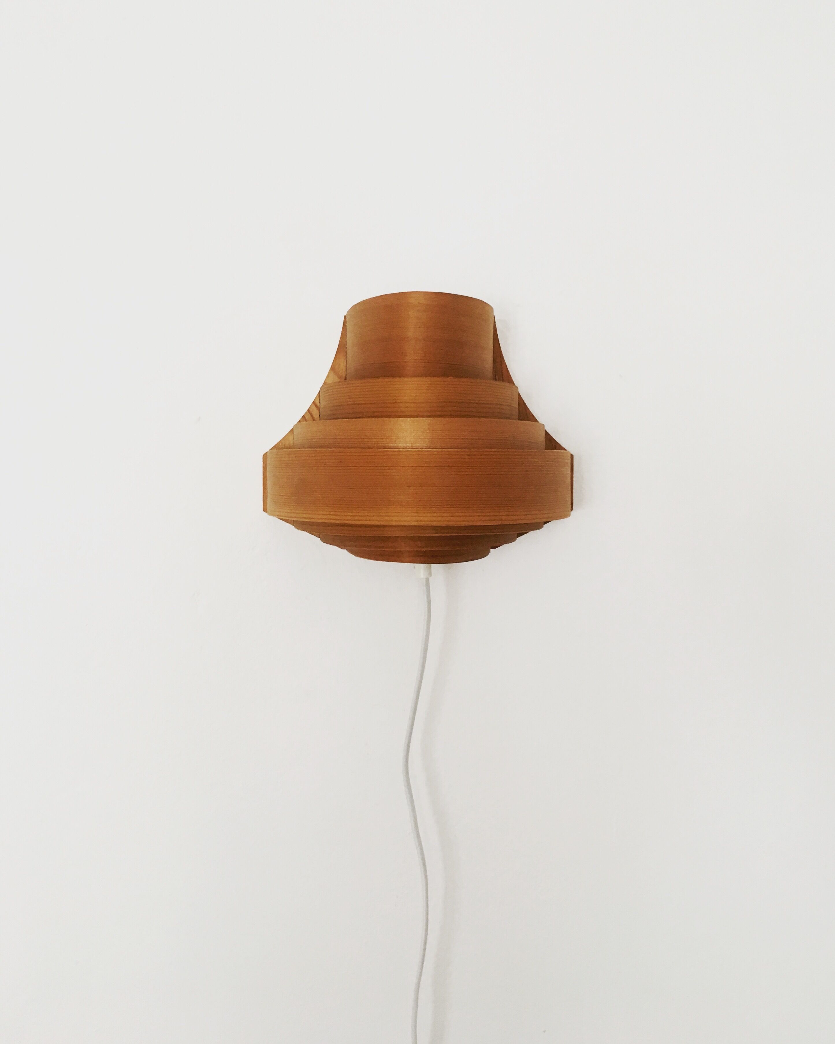 Wooden wall lamp