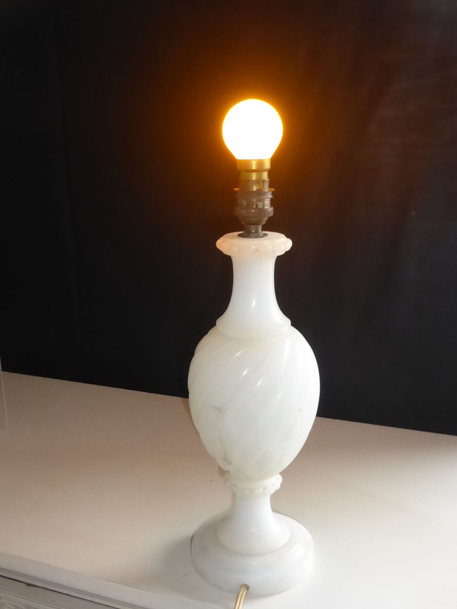 Antique lamp foot in alabaster marble torso belly, pearl rows