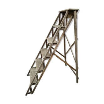 Wooden painter's stepladder