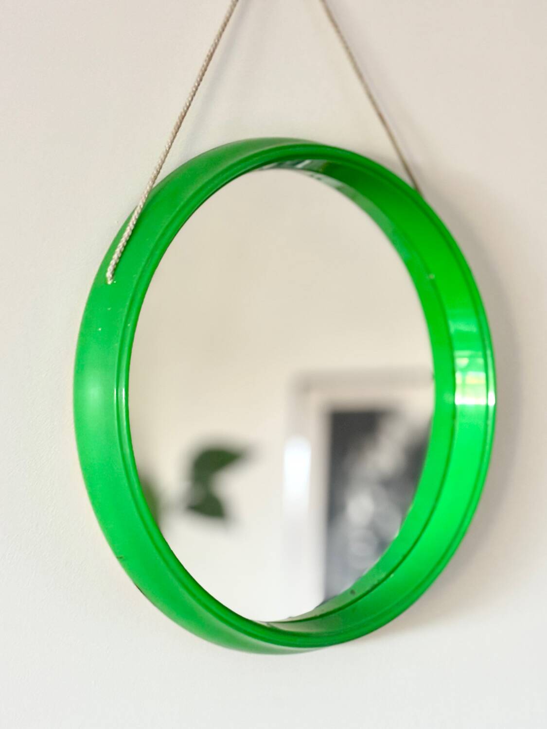 Miroir rond en plastique vert, années 70