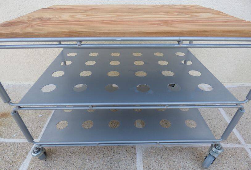 Metallic trolley with wheels, 3 levels with wooden top.