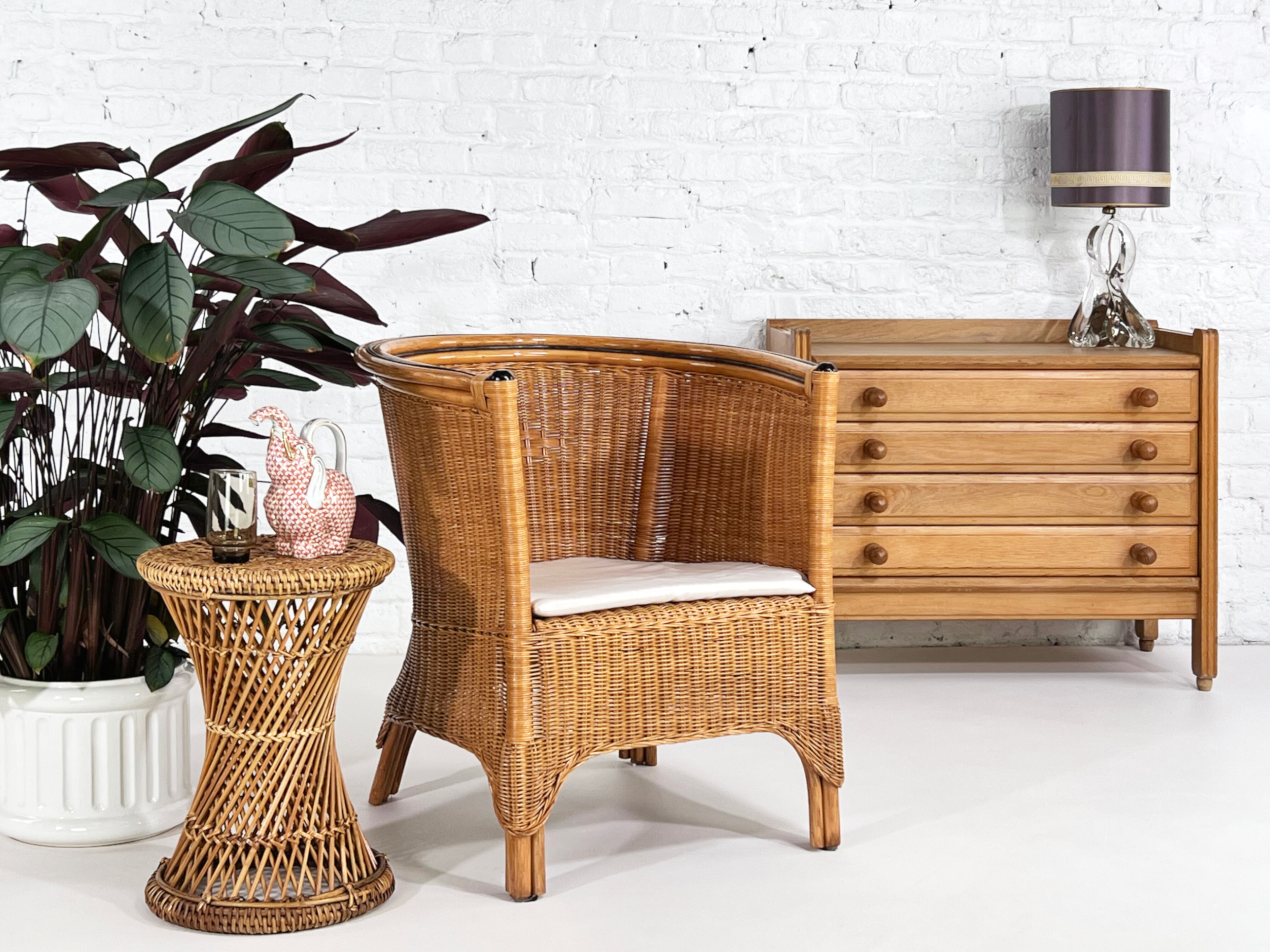 Pair of cabriolet armchairs in wicker and black edging