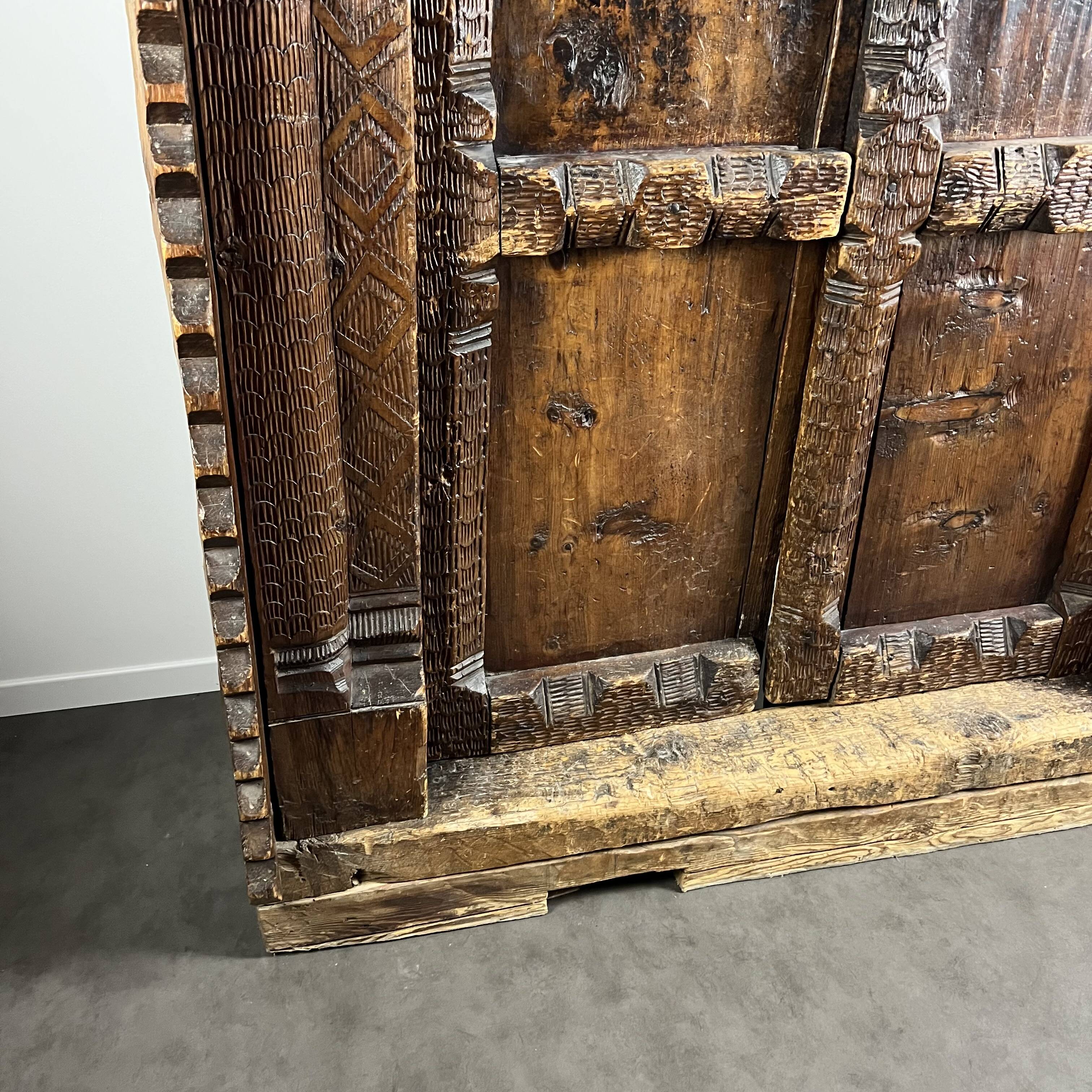Afghan door in carved wood from the late 19th century with Palace Temple framing.