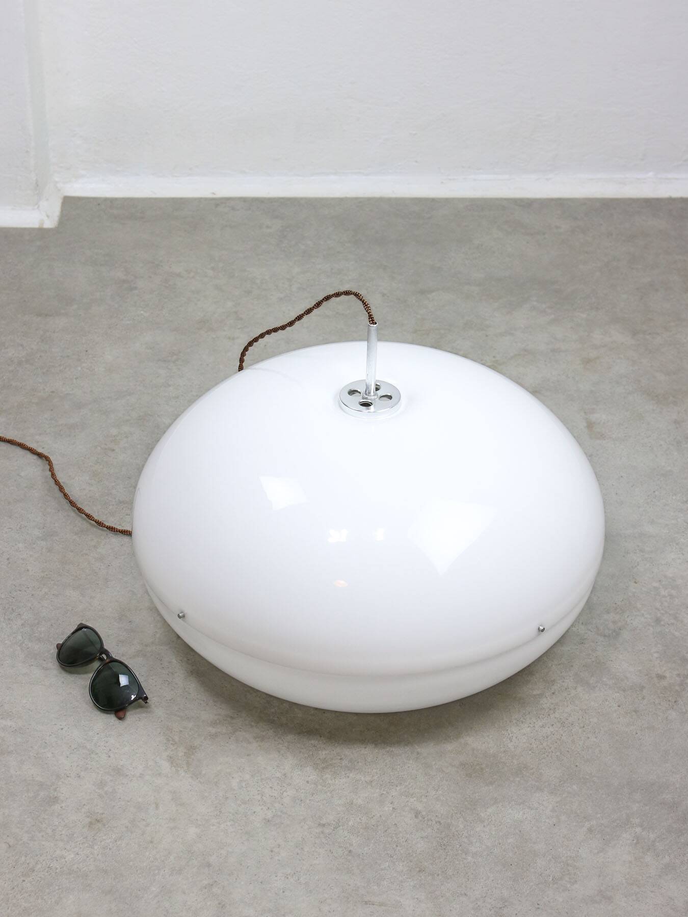 Italian Space Age Big White Doughnut Lamp, 70s