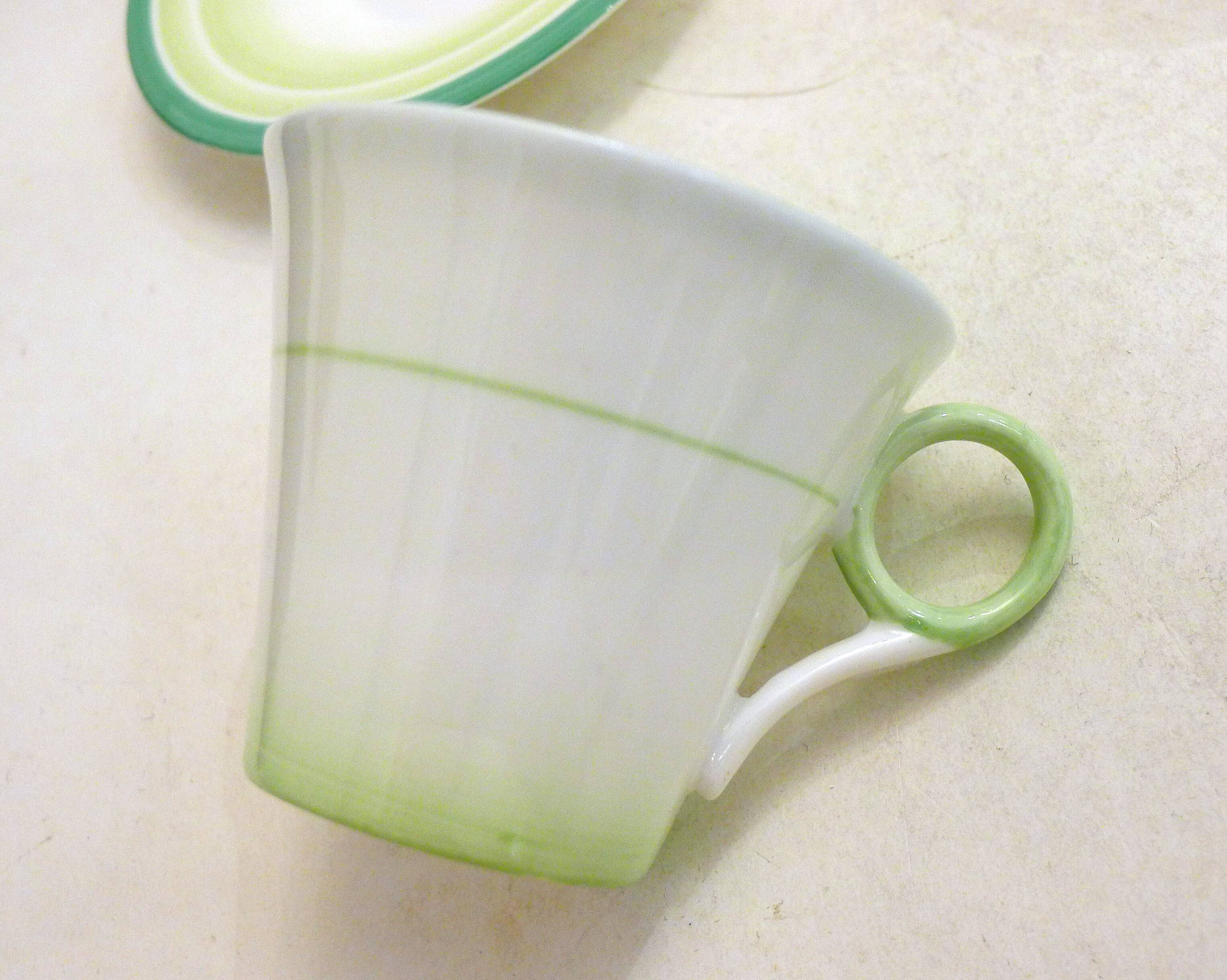 Art Deco English coffee service in porcelain from the 1930s.