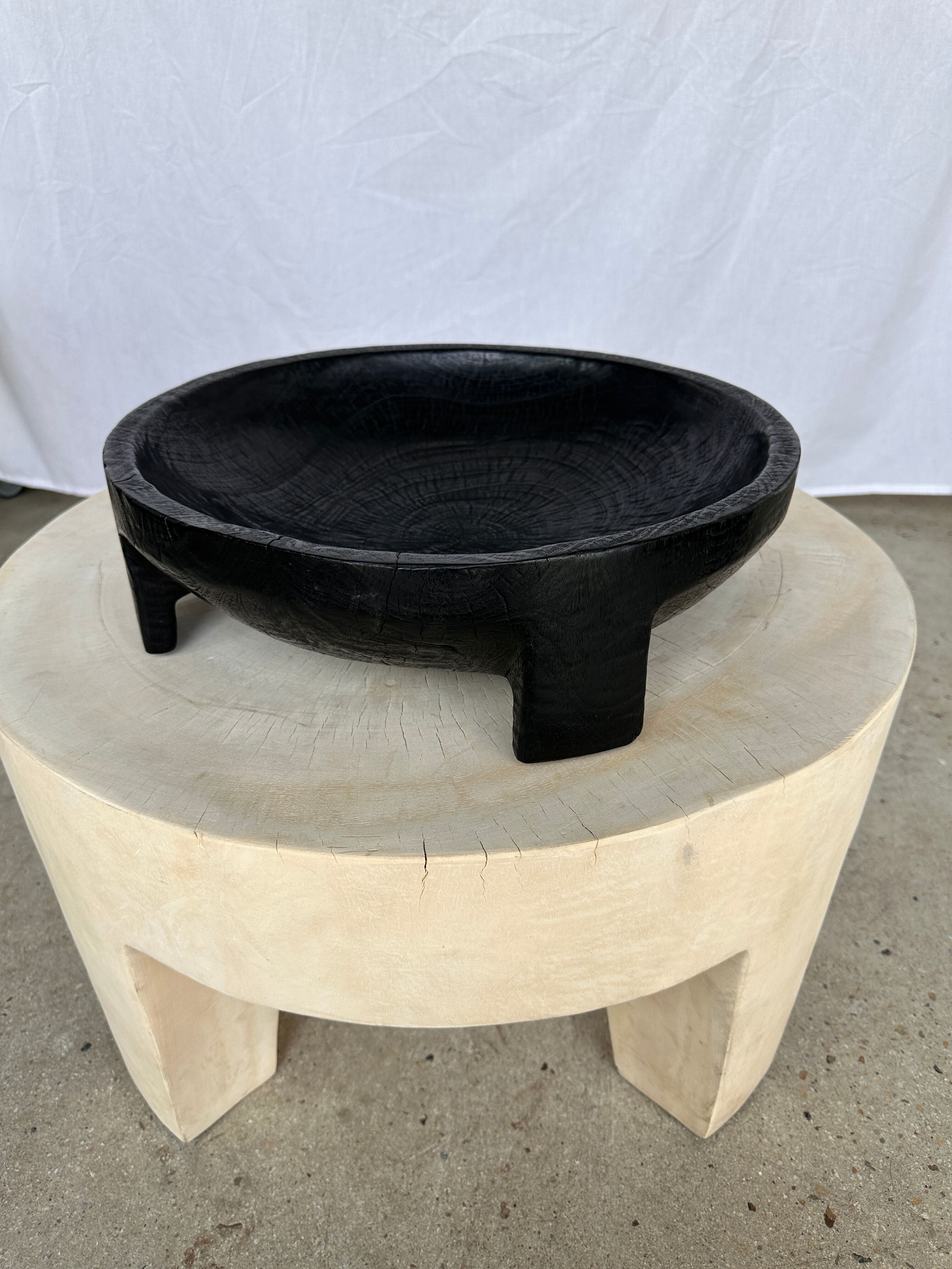 Cut in monoxyl mango wood