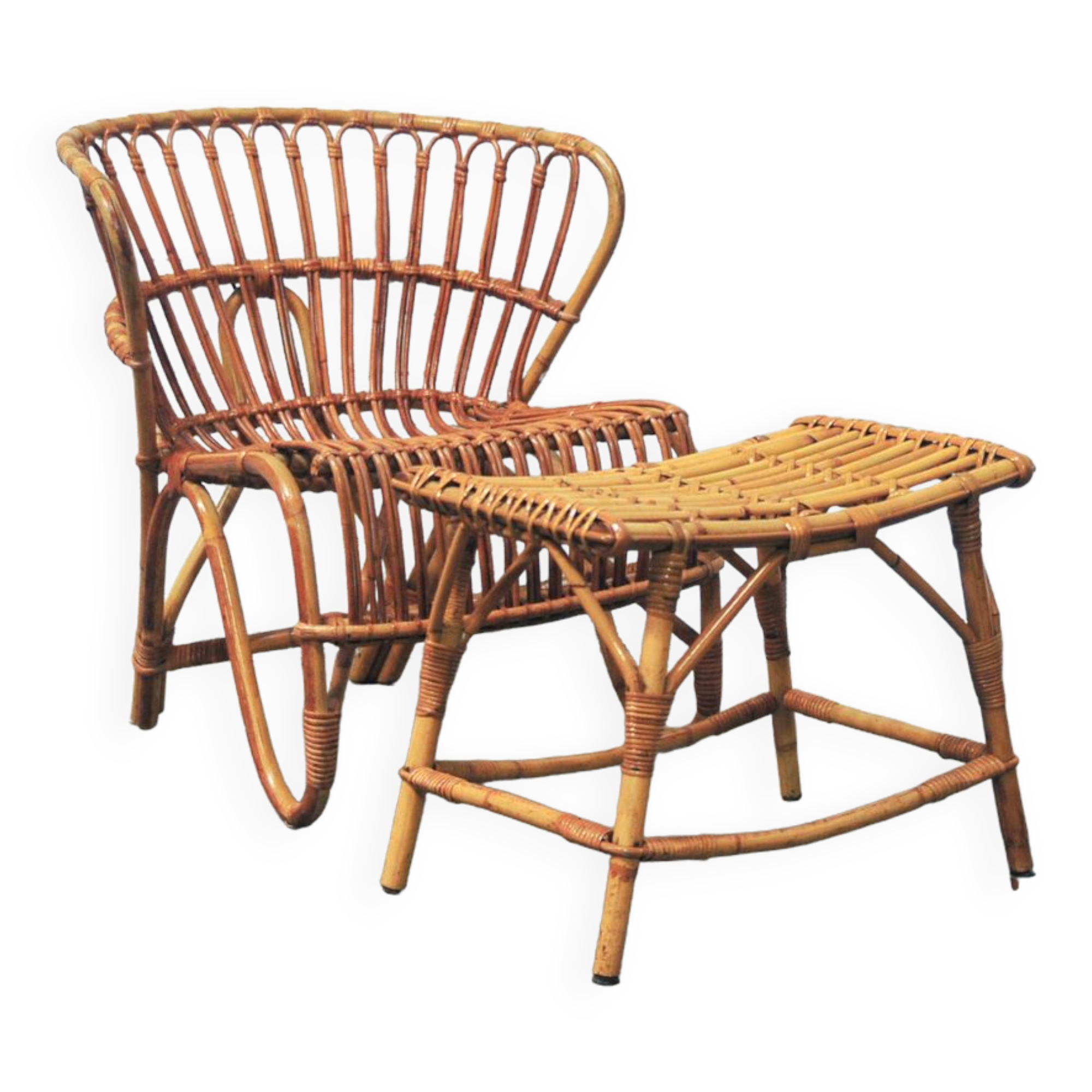 fauteuil et repose-pieds en rotin de l'usine de meubles Jonkers