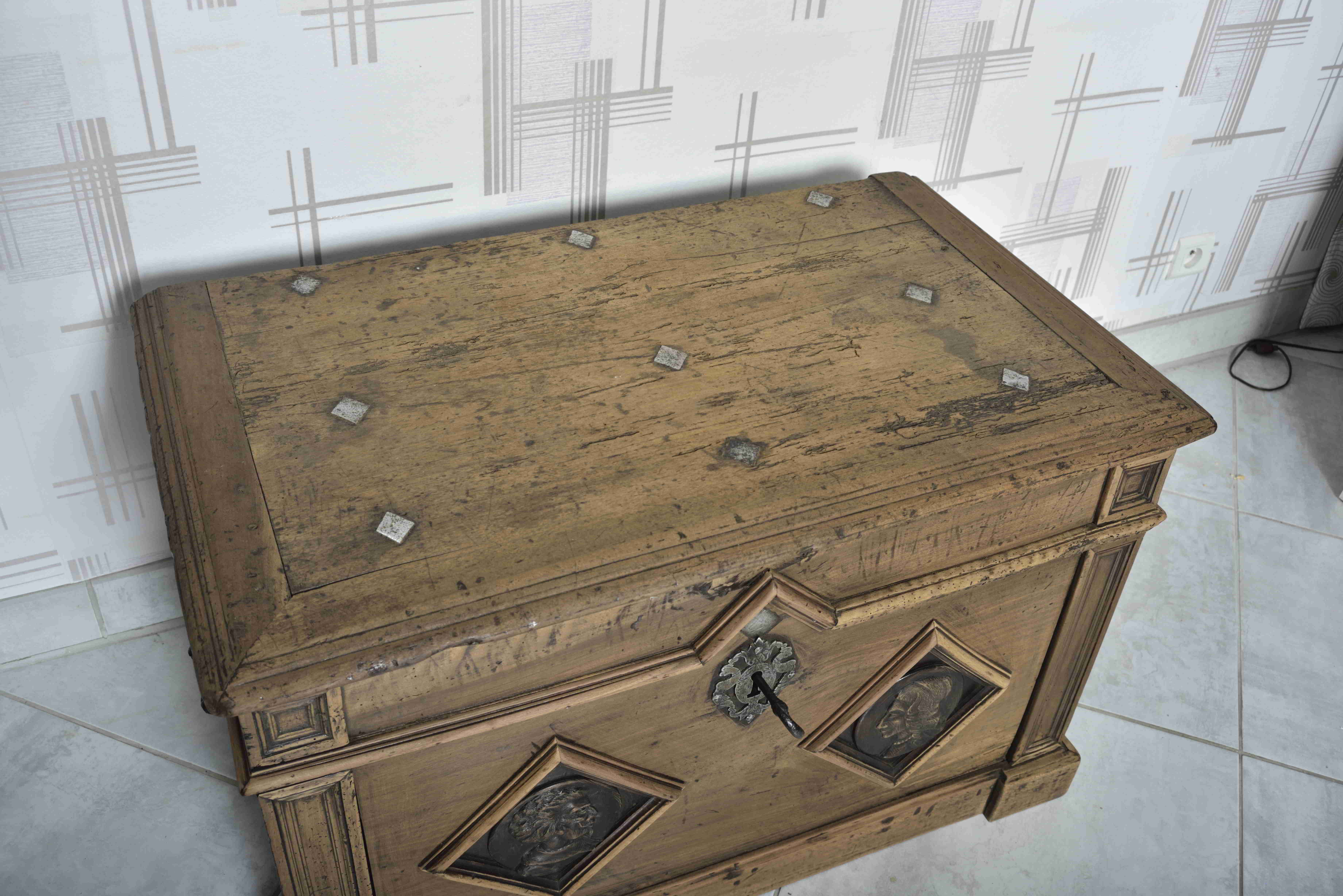 Oak chest early XVIIIth