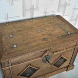 Oak chest early XVIIIth