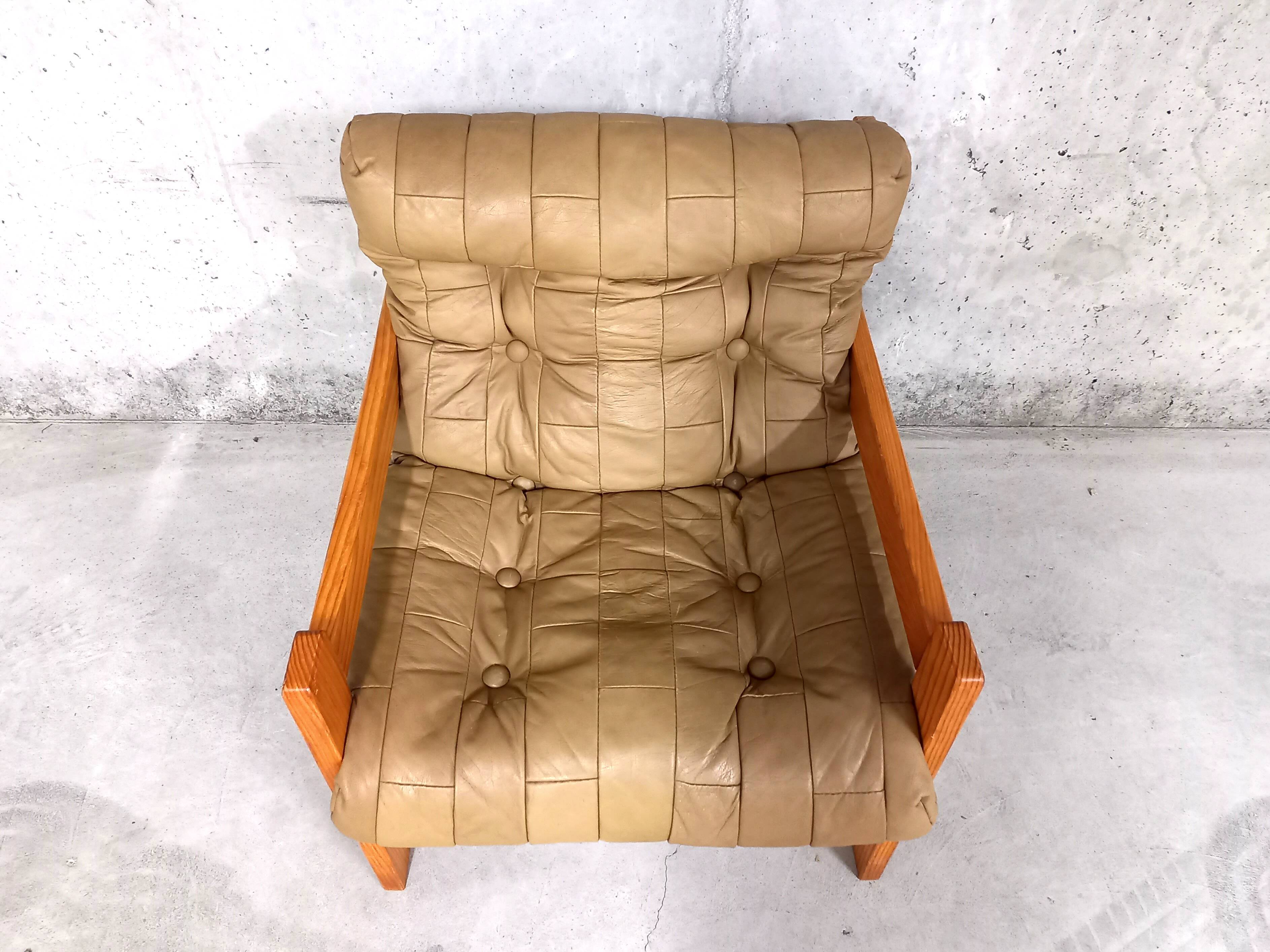 Vintage heater armchair in pine and leather 70s