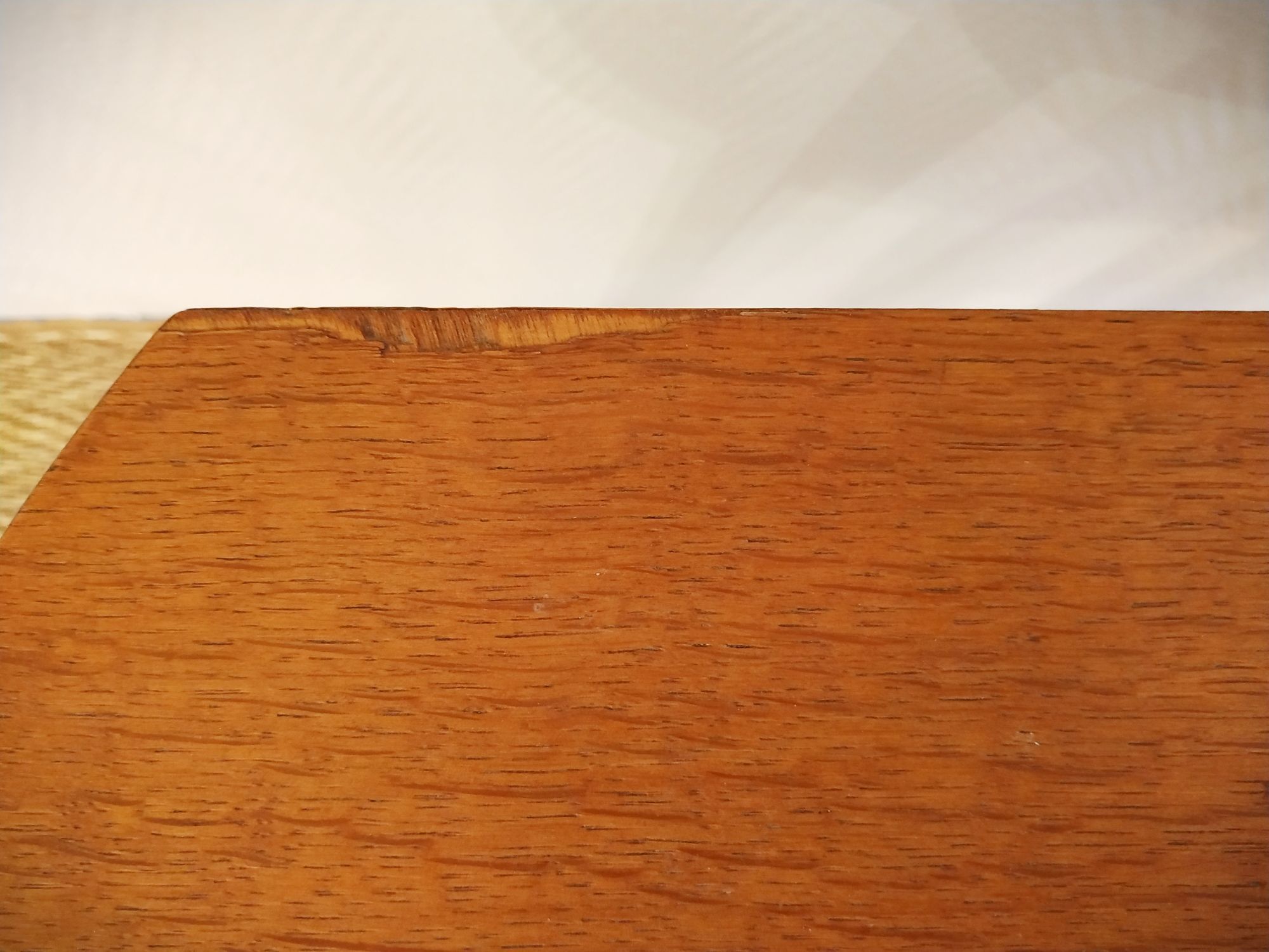 Coffee table spindle legs