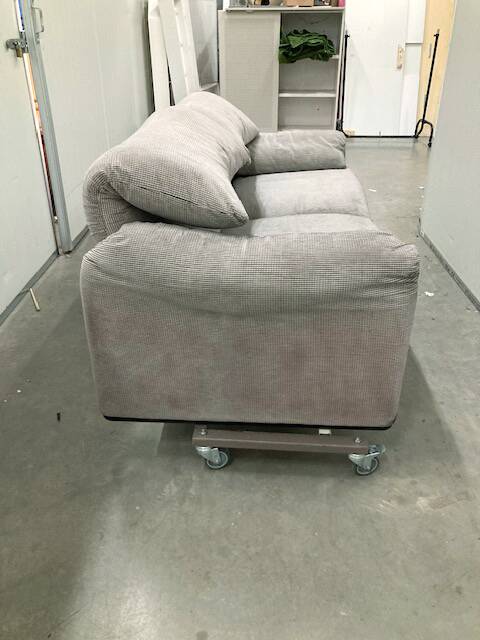 Maralunga 2-seater sofa by Vico Magistretti for Cassina