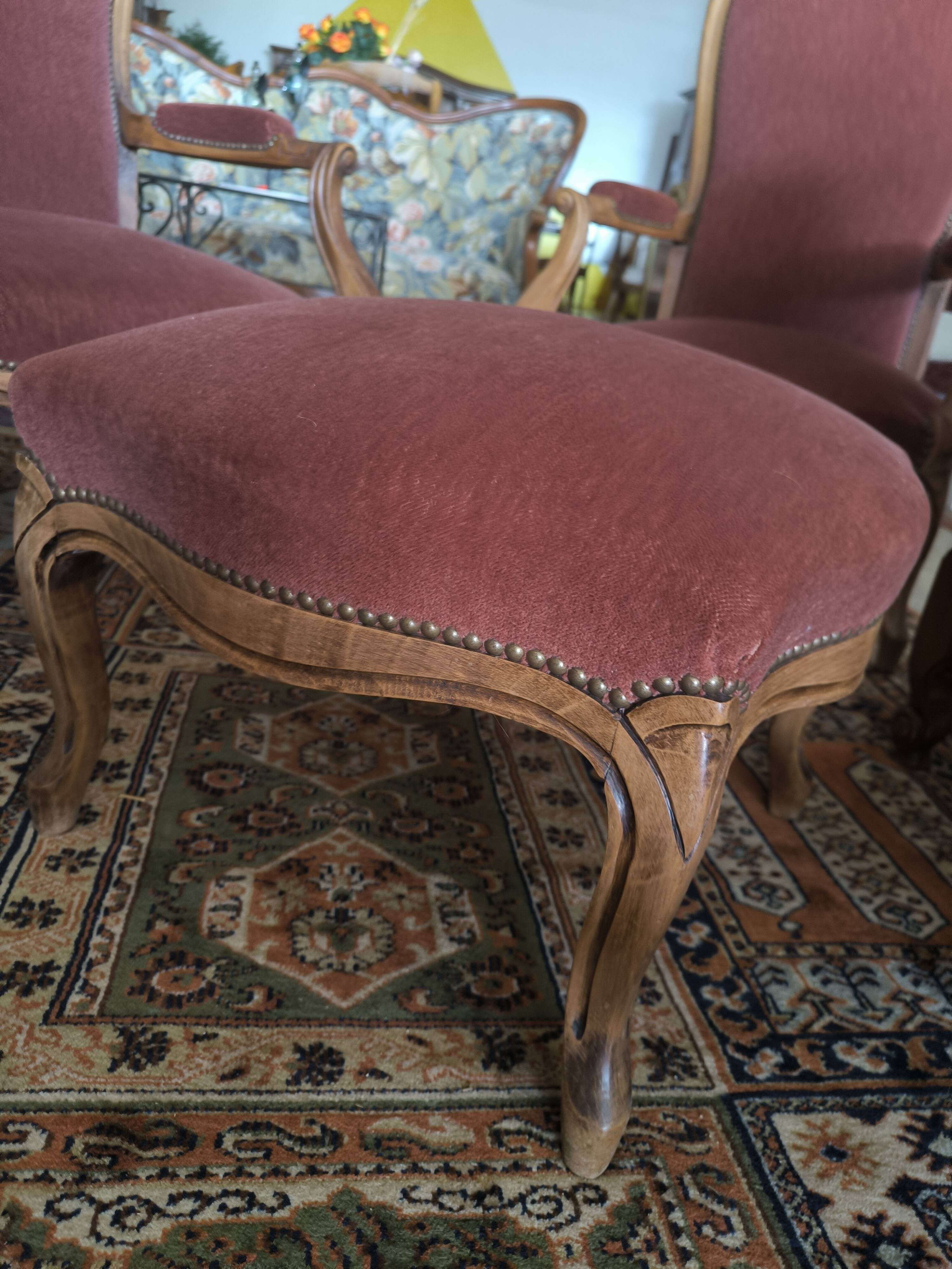 Lot de 3 fauteuils Voltaire et un pouf assorti