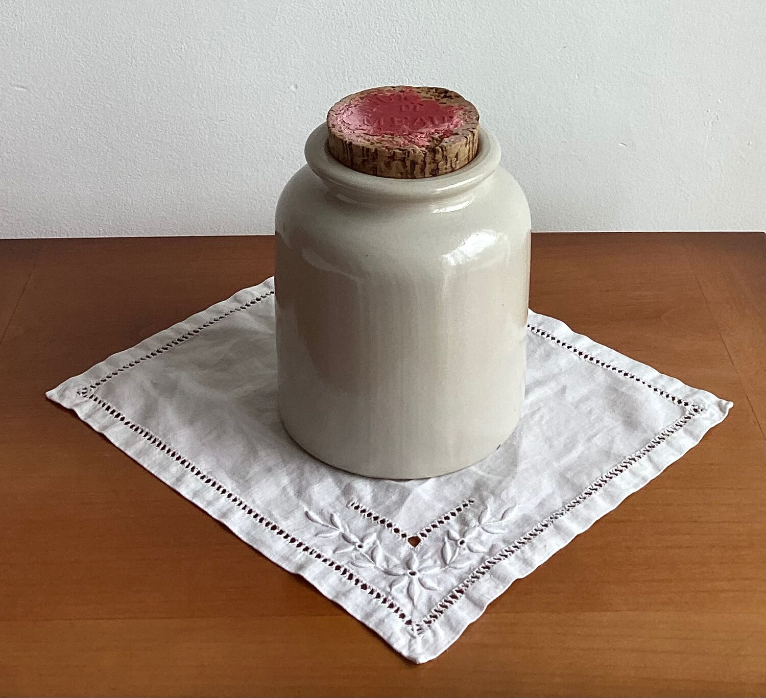 Glazed sandstone mustard pot Meaux