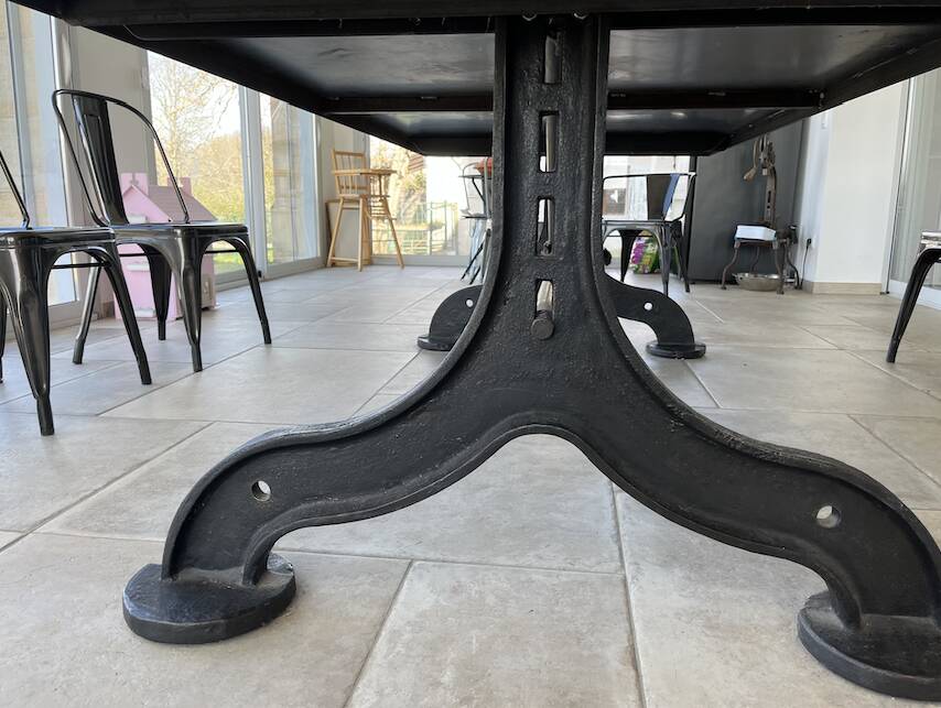 Industrial dining table in steel and cast iron - large size