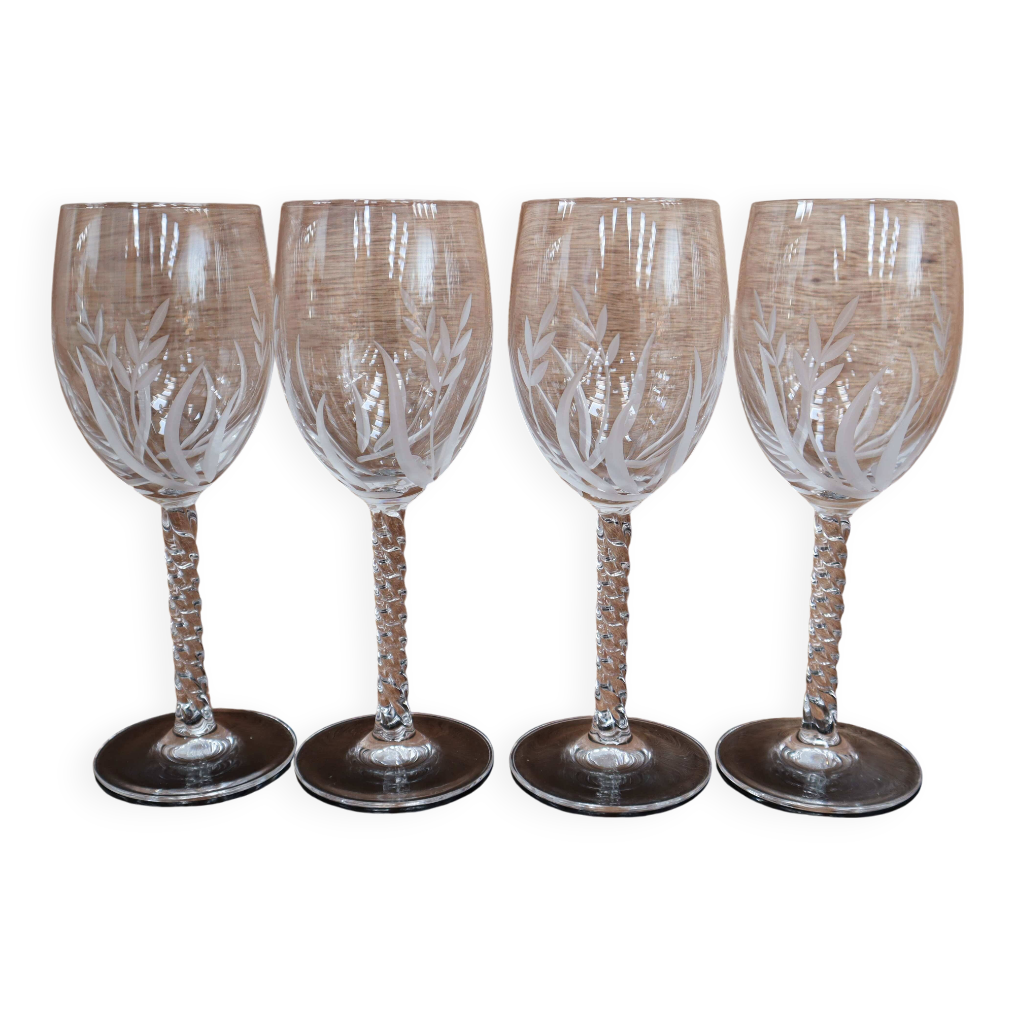 Ensemble de 4 verres à vin rouge vintage en cristal gravé