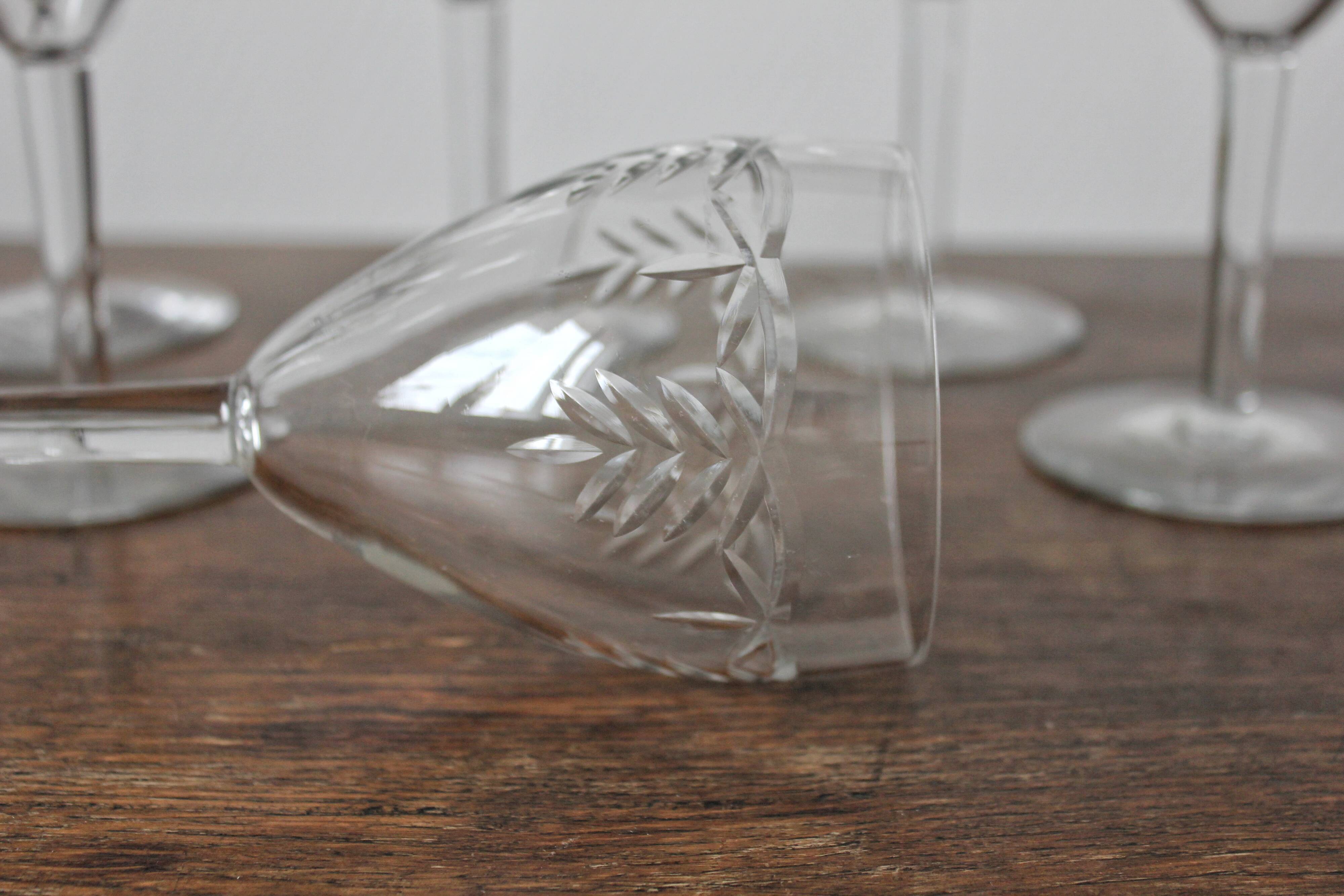 8 vintage-style engraved crystal red wine glasses