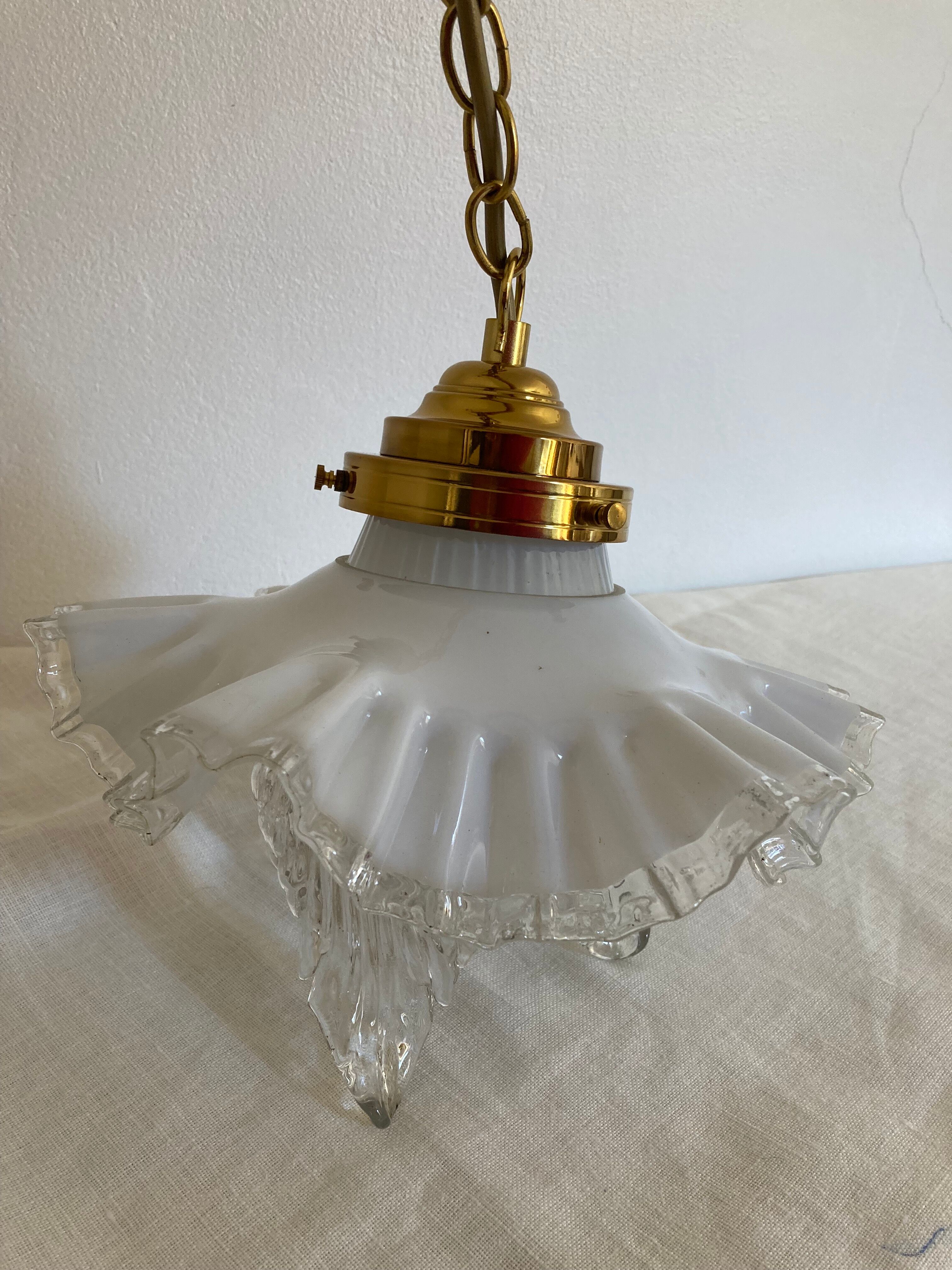 Period suspension lamp 1900 in opaline