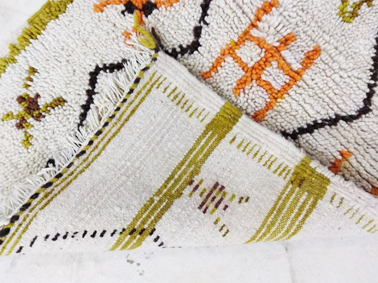 Handmade moroccan berber carpet 102 x 62 cm