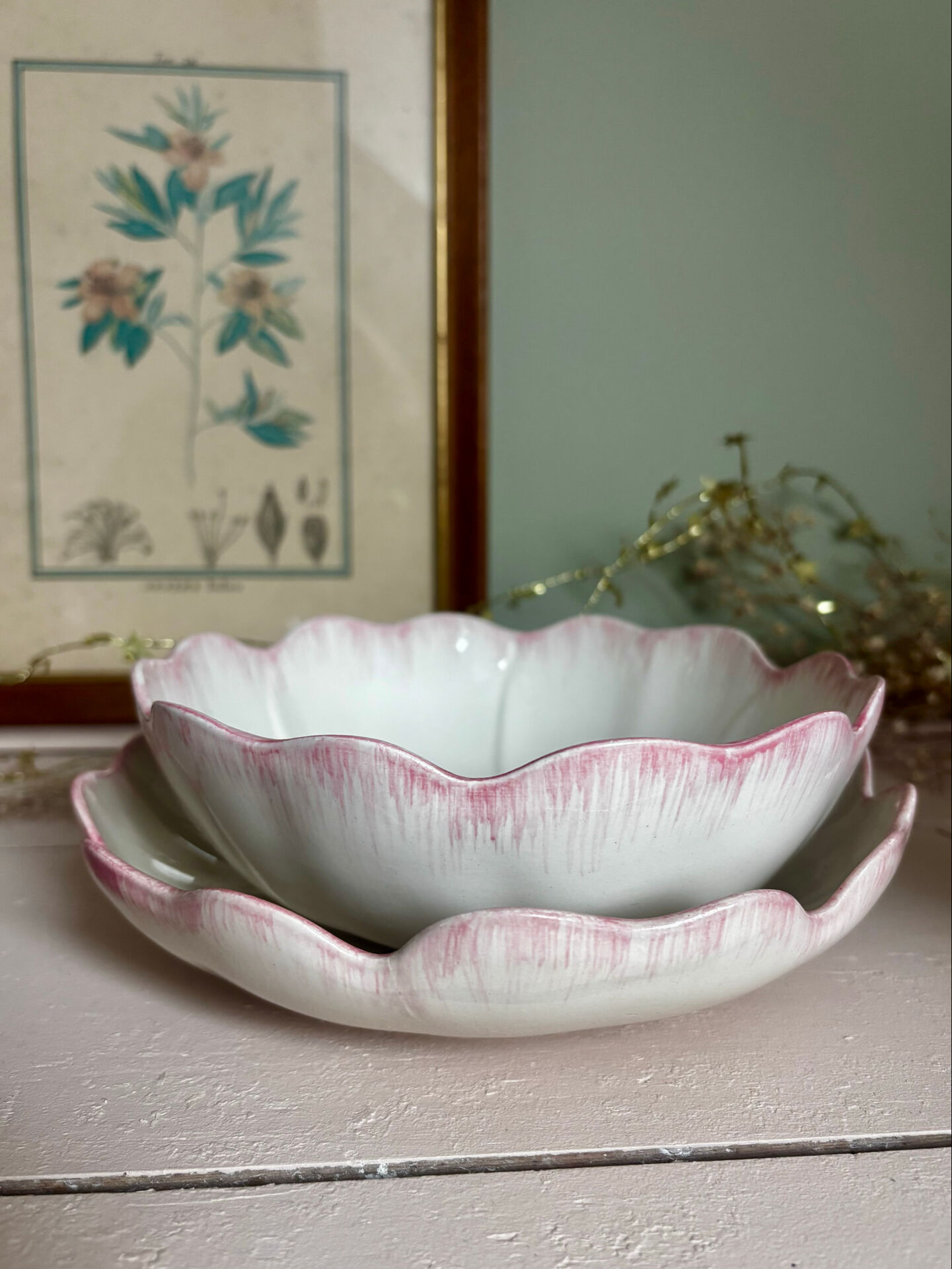 Coupe à fruits ou pour dessert barbotine fleur de lotus rose