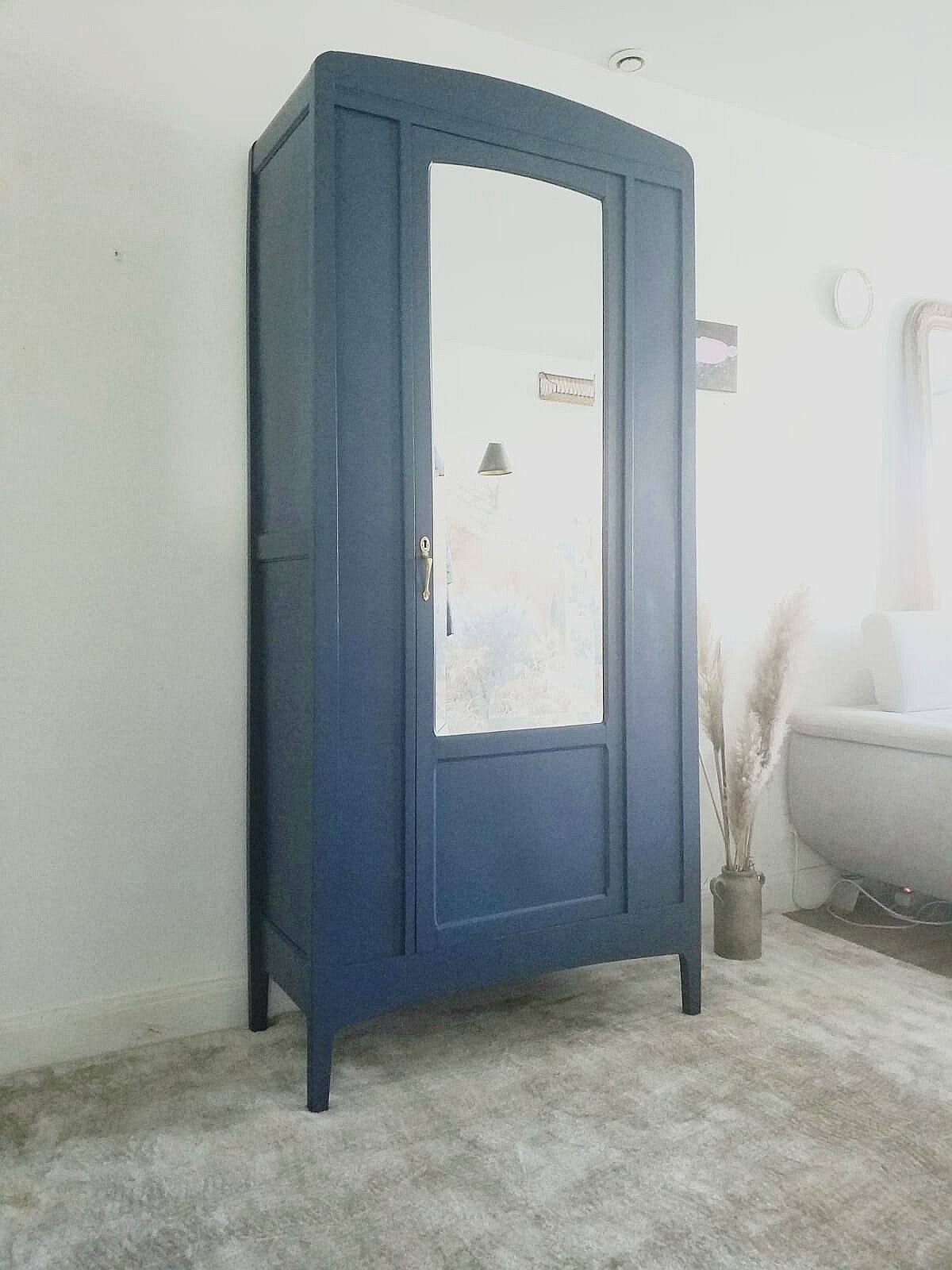 Armoire parisienne