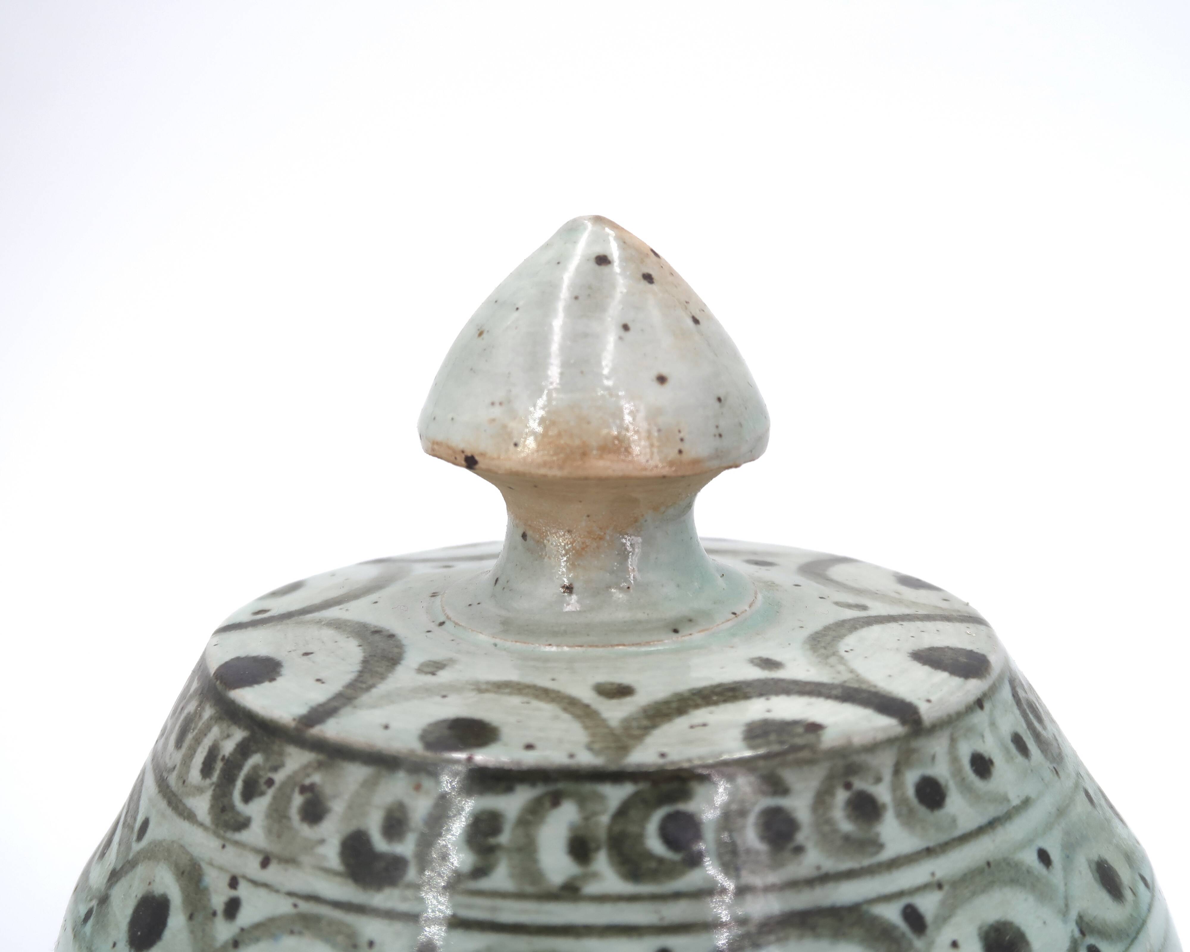 Covered pot signed in stoneware, Japanese decor, 1970s