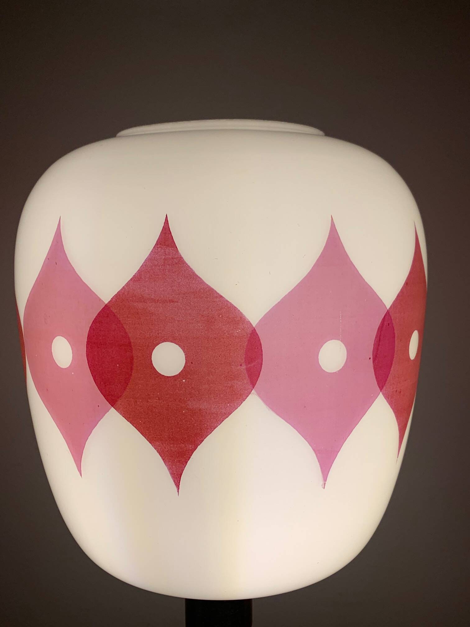 Table lamp with a vintage "Jacquard" glass globe and a golden foot