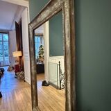 Very large mirror with a vintage effect.
