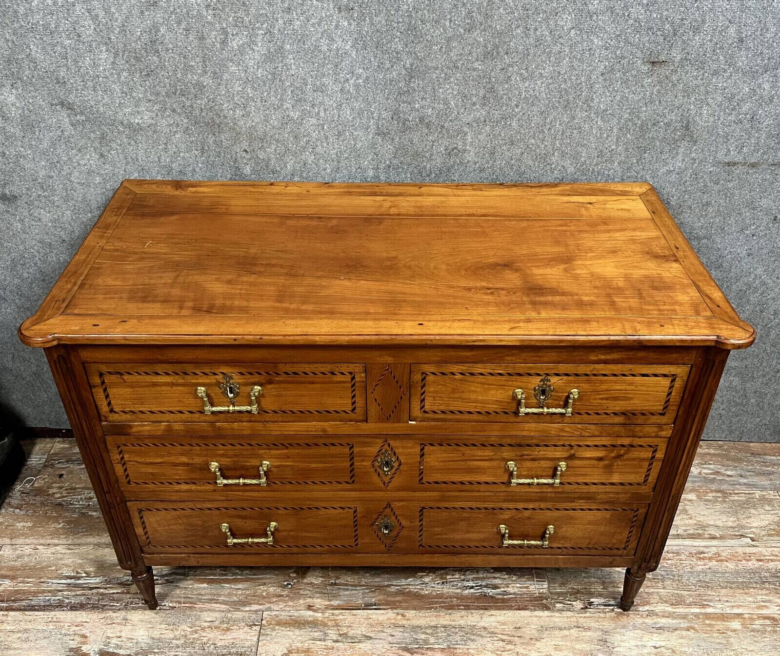 Louis XVI period Grenobloise chest of drawers in marquetry around 1760 opening on the front with 4 out of 3 drawers