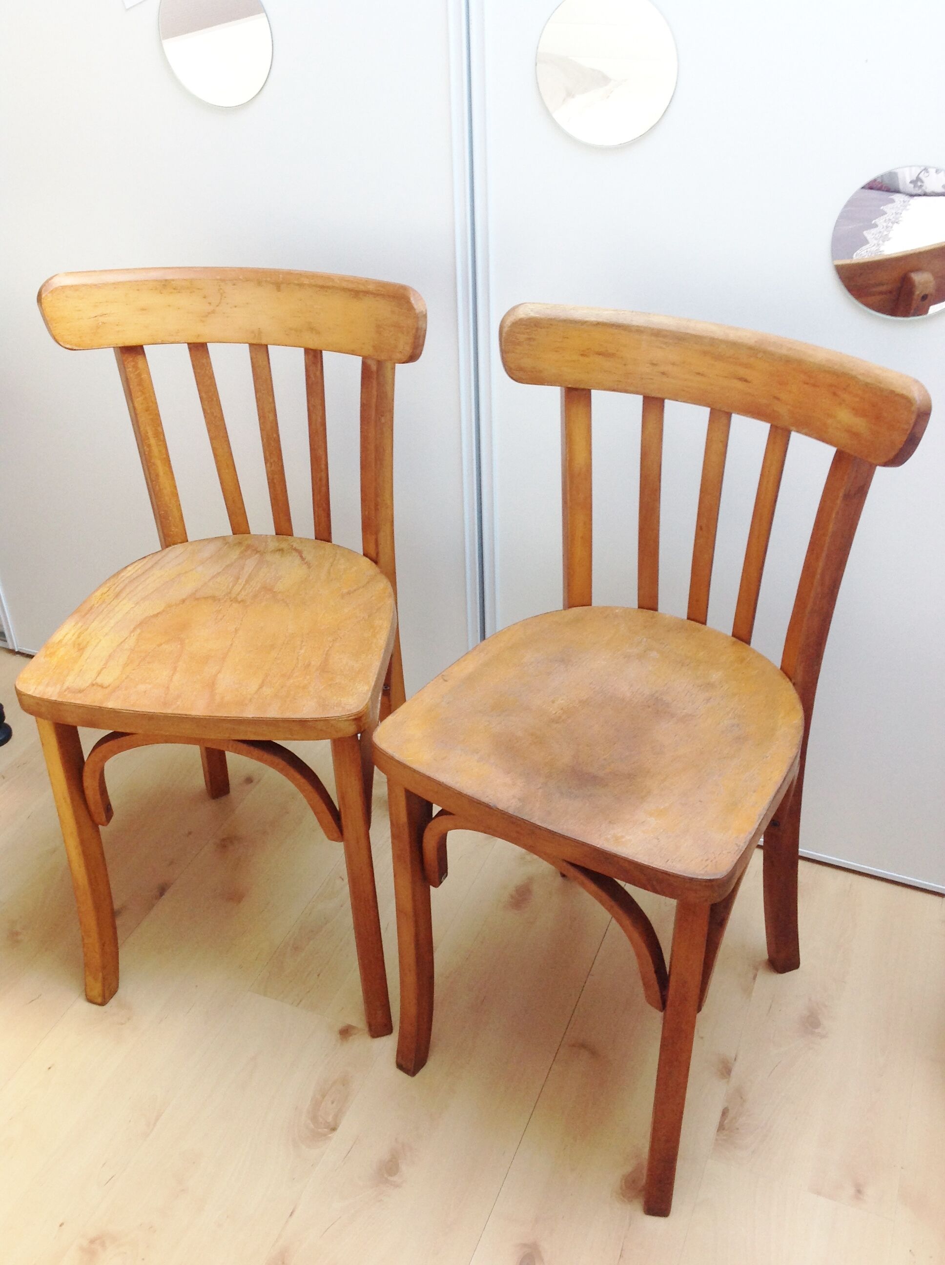 Pair of foot bistro chairs with bows / vintage 40-50s