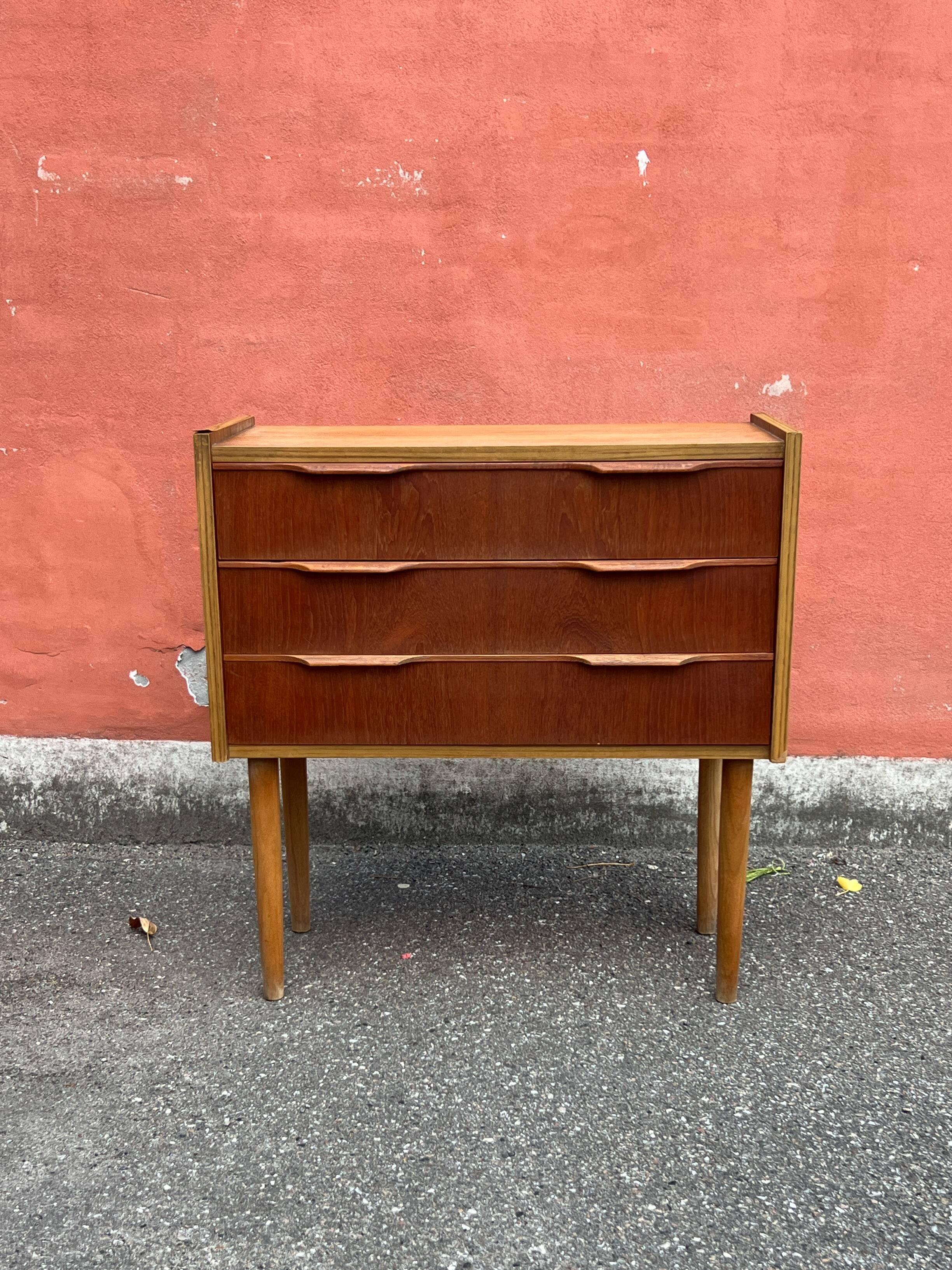 Danish vintage teak chest of drawers / nightstand, mid century modern, 1960