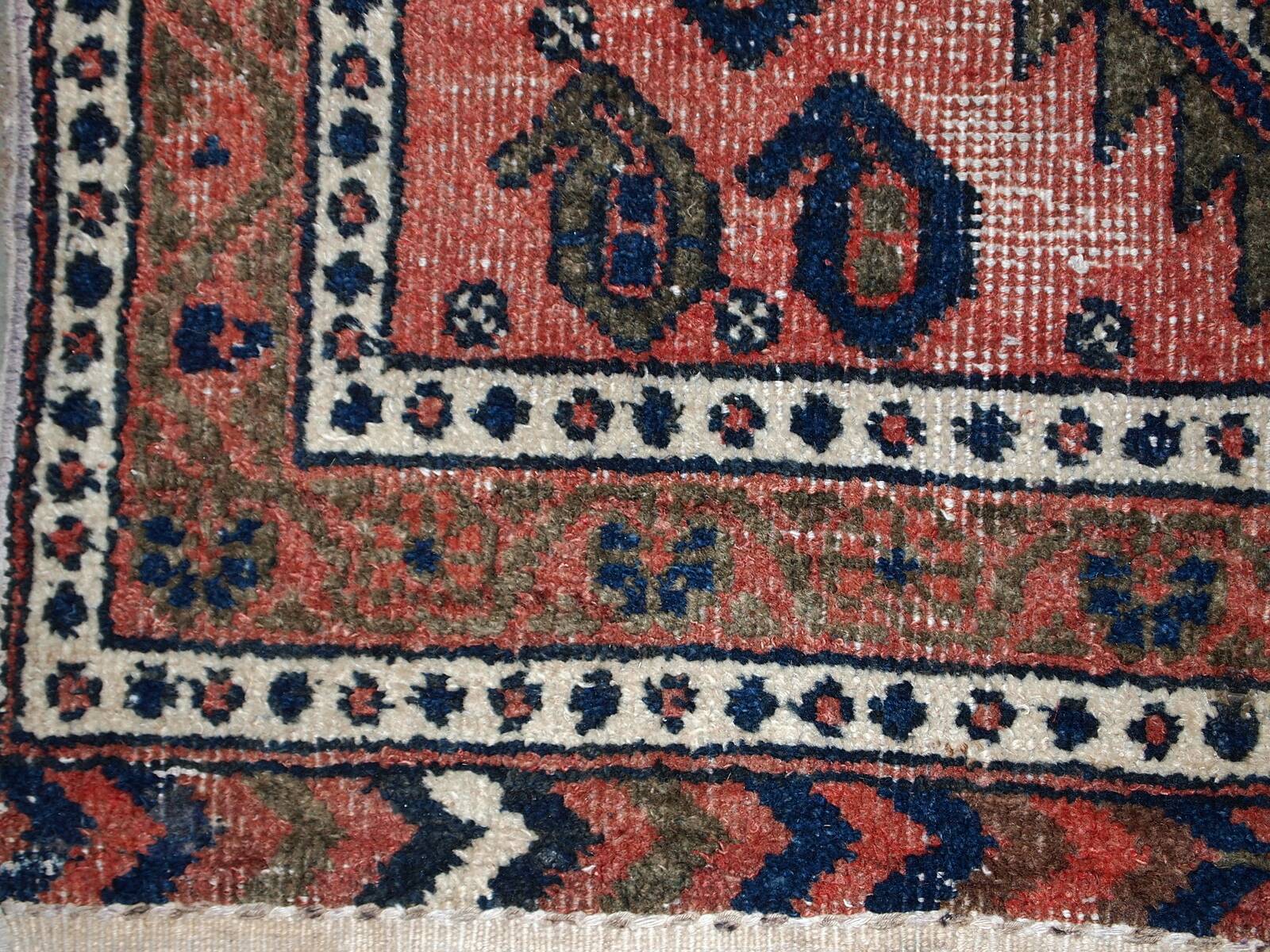 Tapis ancien fait main Kurdish Bagface en laine rouge pâle (55cm x 59cm)