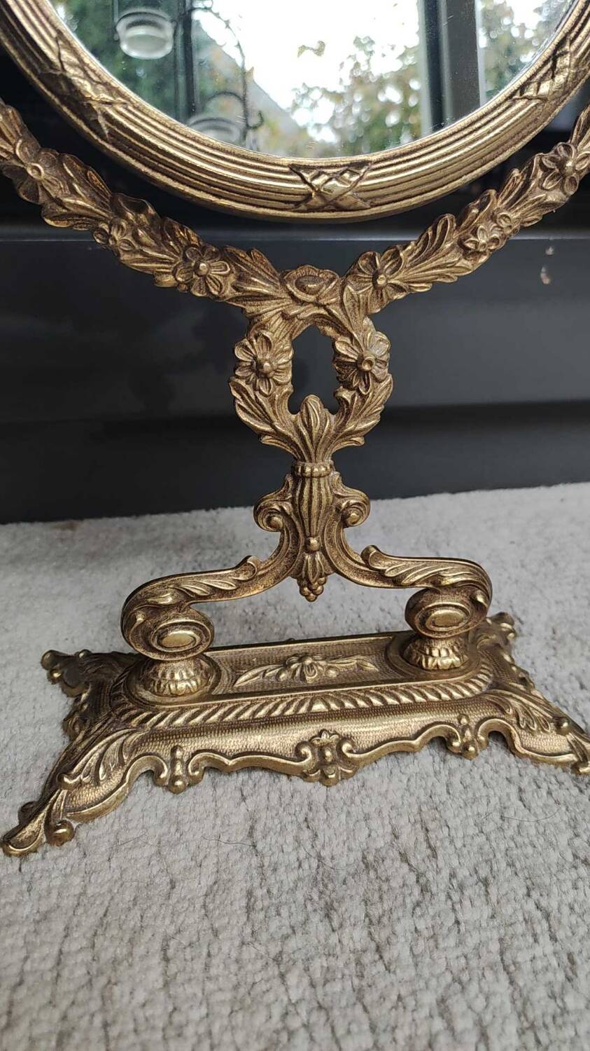 Large round psyche/tilting table mirror, louis xvi/baroque style, in polished patinated brass. 35 x 22 cm