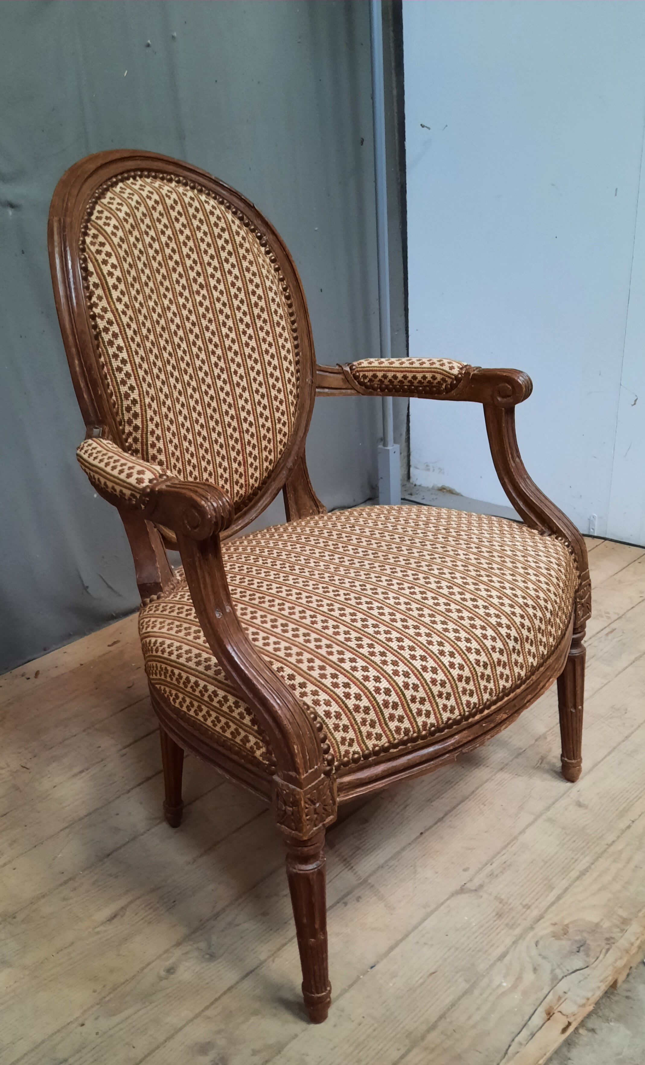 Fauteuil medaillon Louis XVI