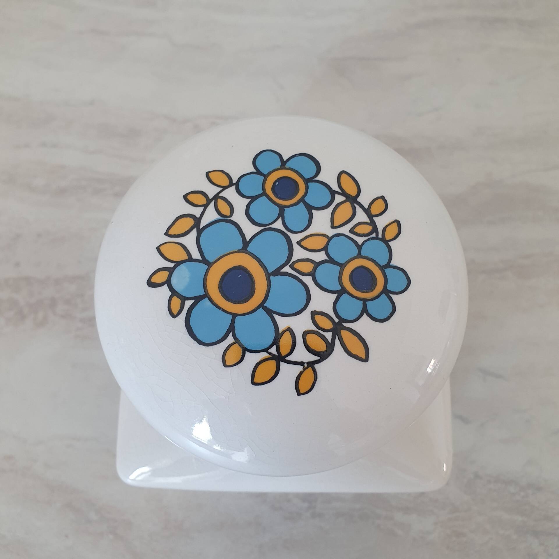 Ceramic storage pot with blue flower pattern Tauntun Vale / England