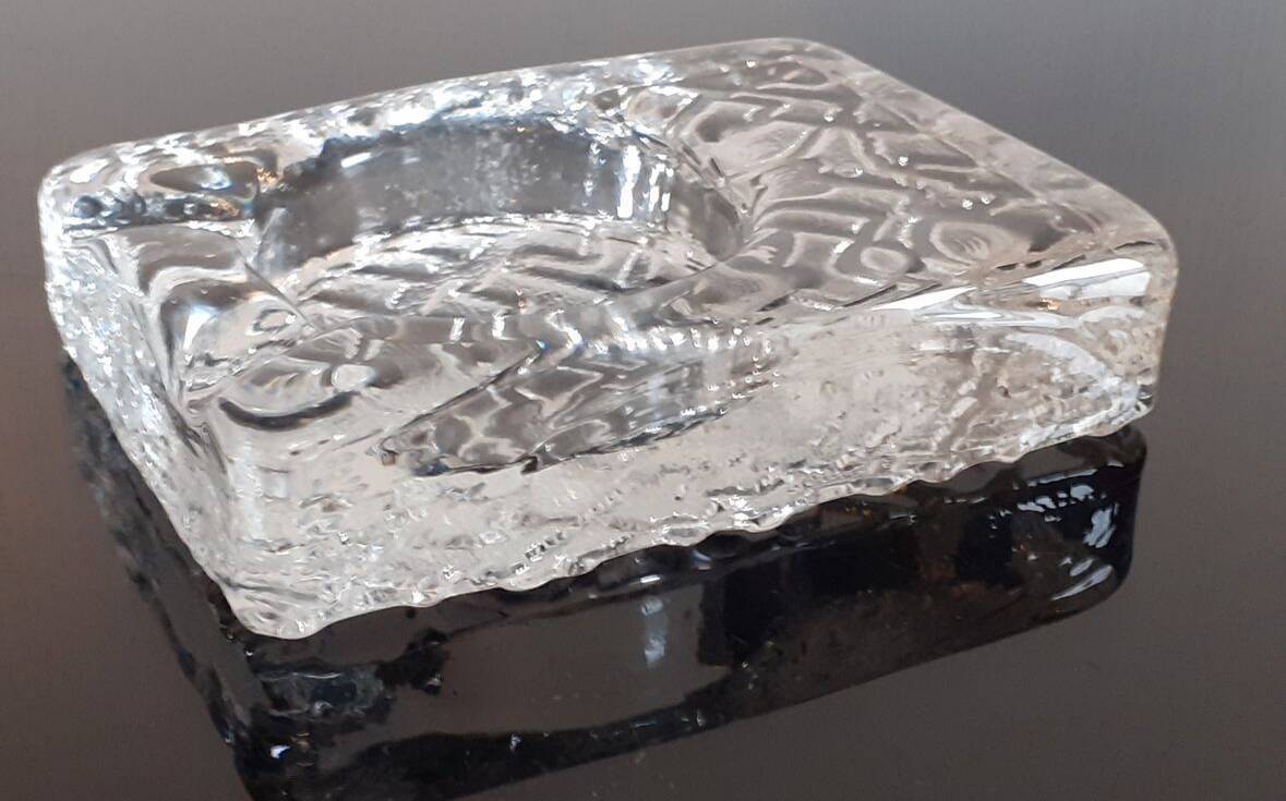 vintage 858g crystal ashtray / pressed mold