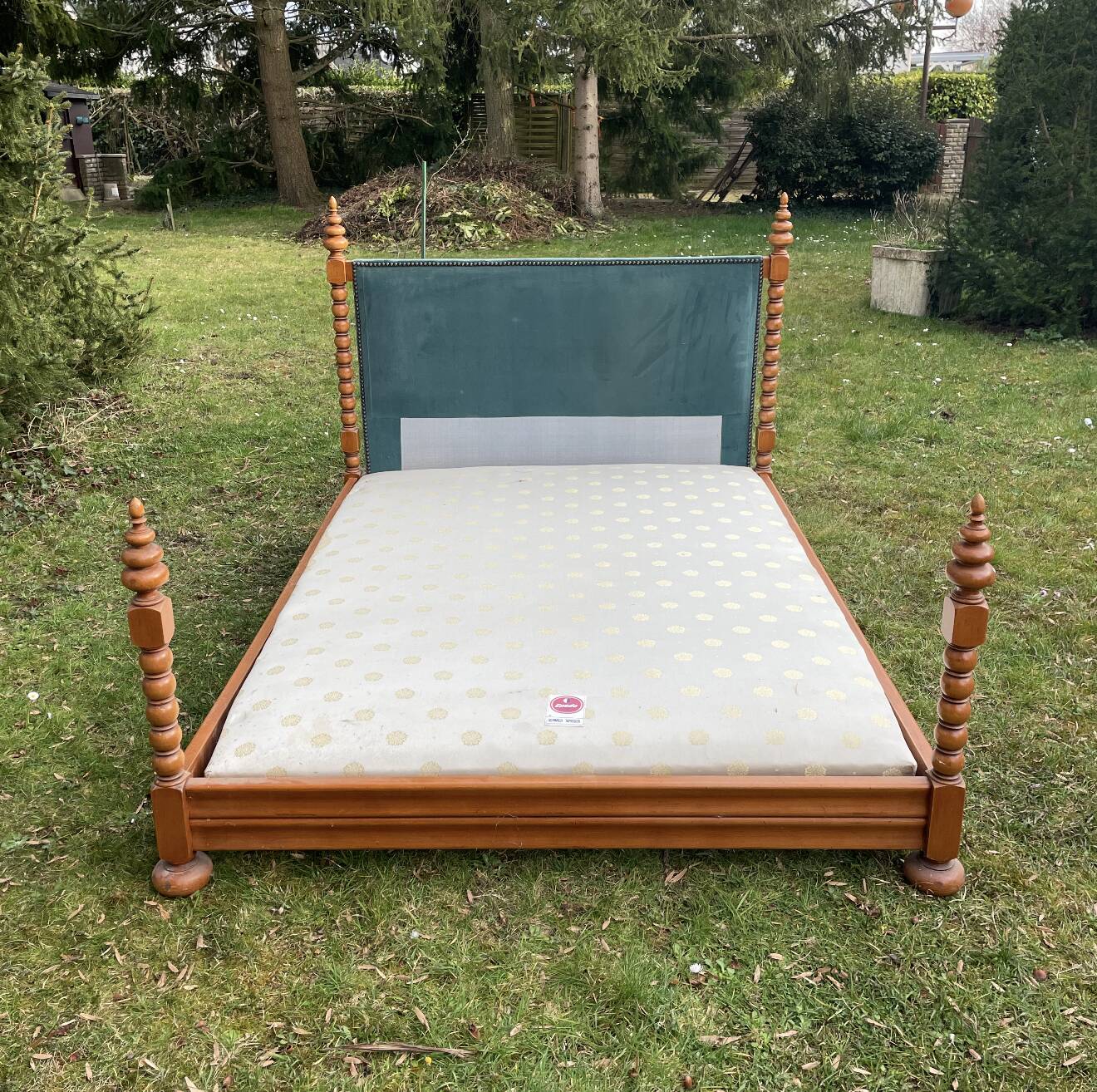 Wooden canopy bed with velvet headboard 190 cm / 140 cm