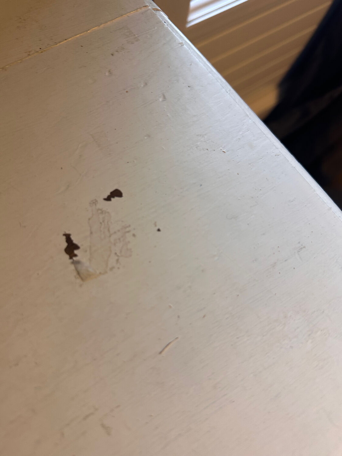 Vintage console in weathered white wood – Chic country style, tapered legs.