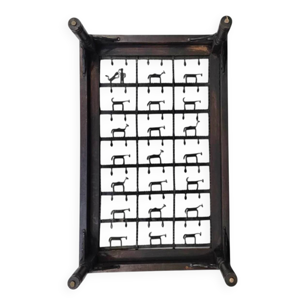 Table basse brutaliste française, fer forgé, berger avec chien et son troupeau, années 1970, plateau en verre transparent