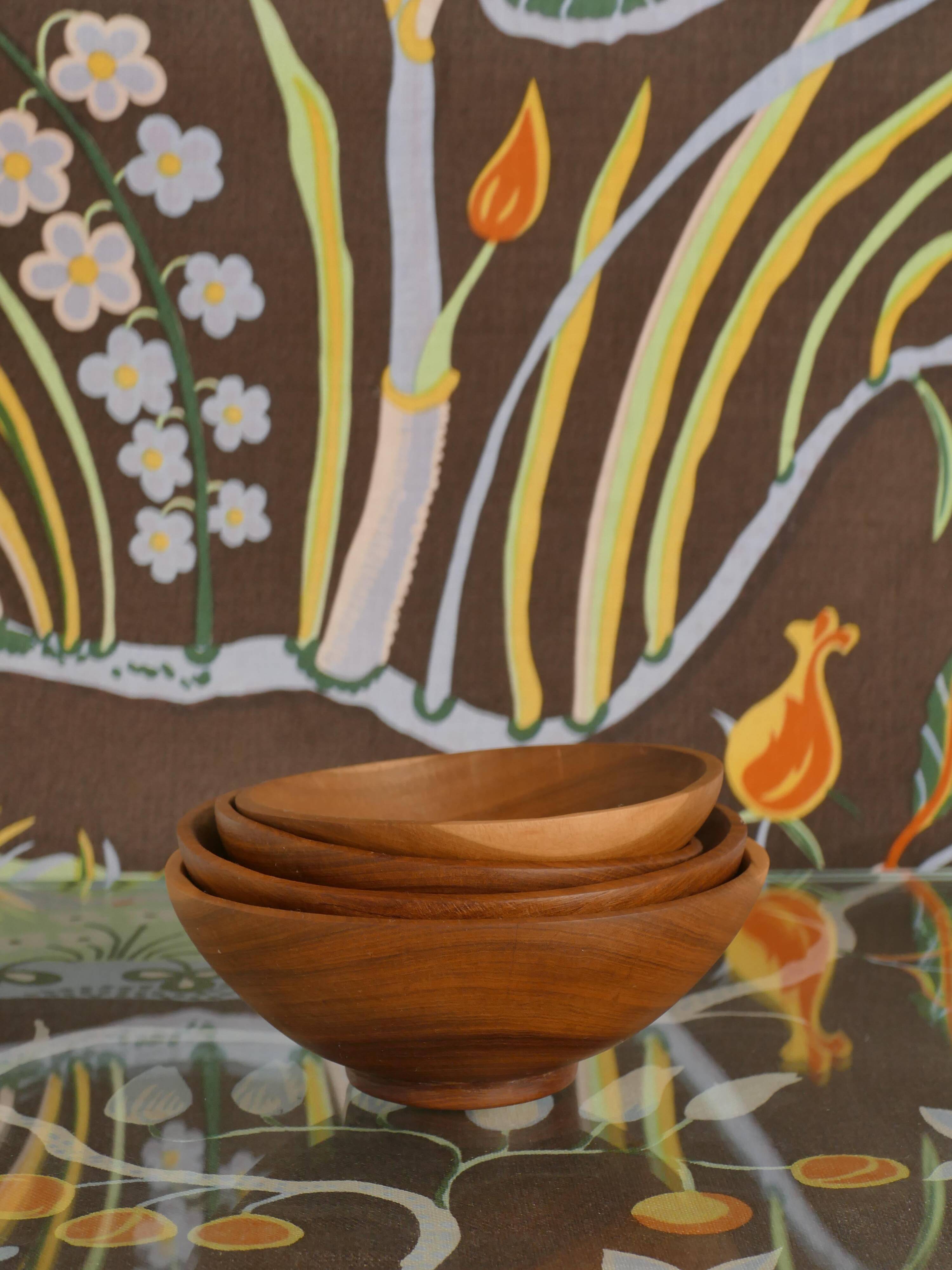 Handmade Akacia Wood Bowls, Set of 4