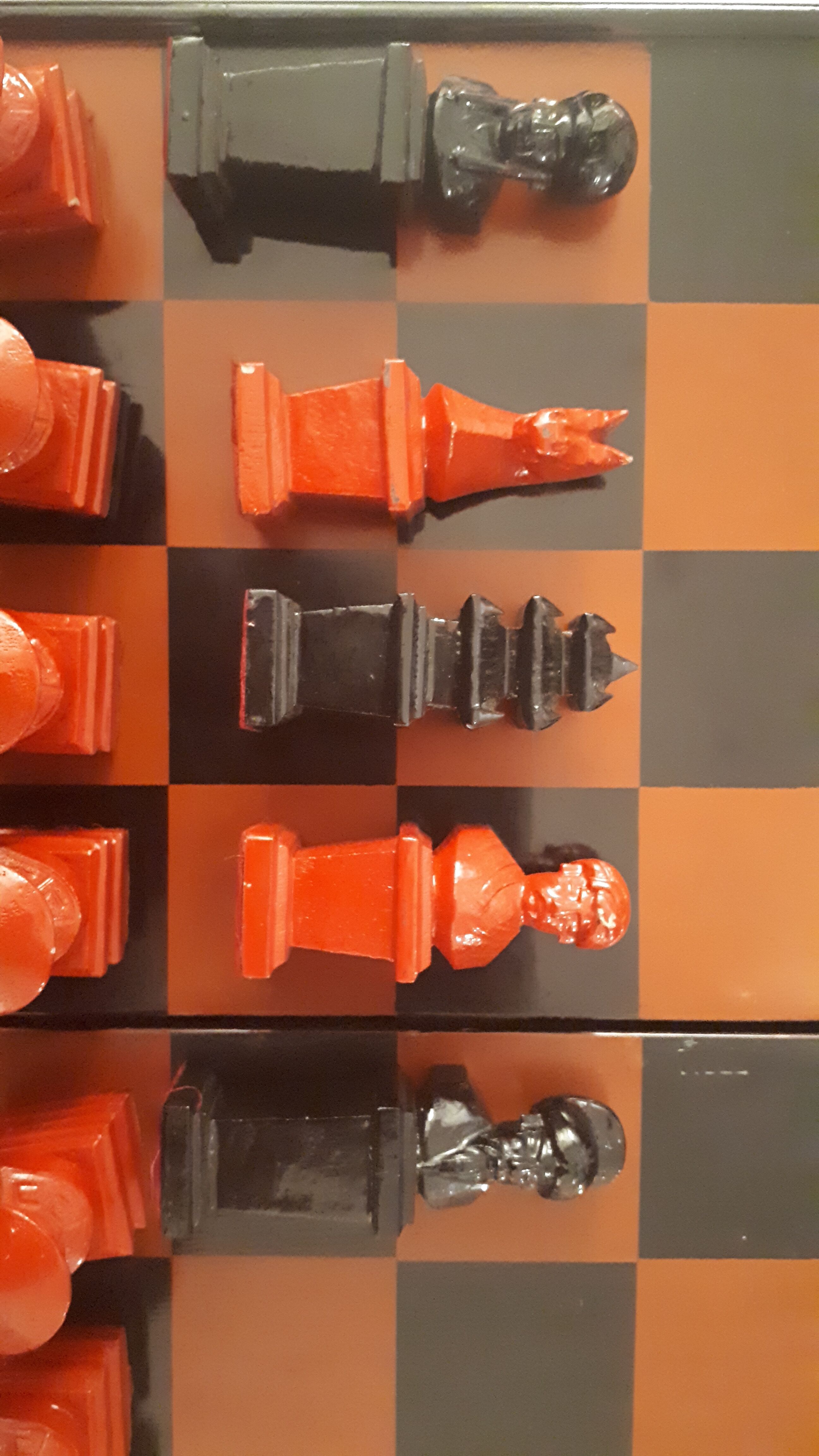 Chess in chinese lacquer red and black, chinese parts