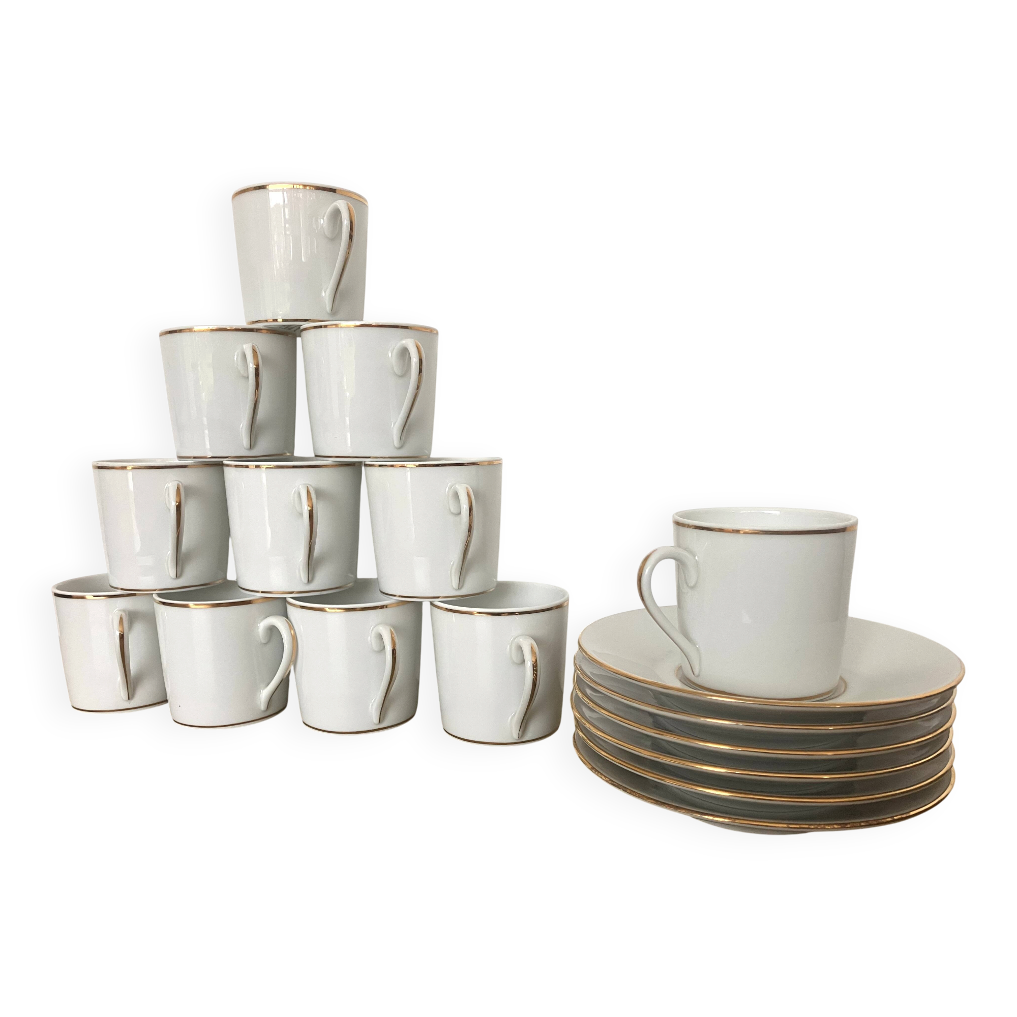 Coffee service with 11 cups and 6 saucers made of Limoges porcelain.