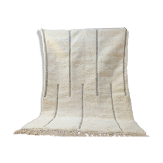 Traditional handmade white Berber rug, size 150 x 250 cm