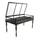 Glazed presentation table with dark wood