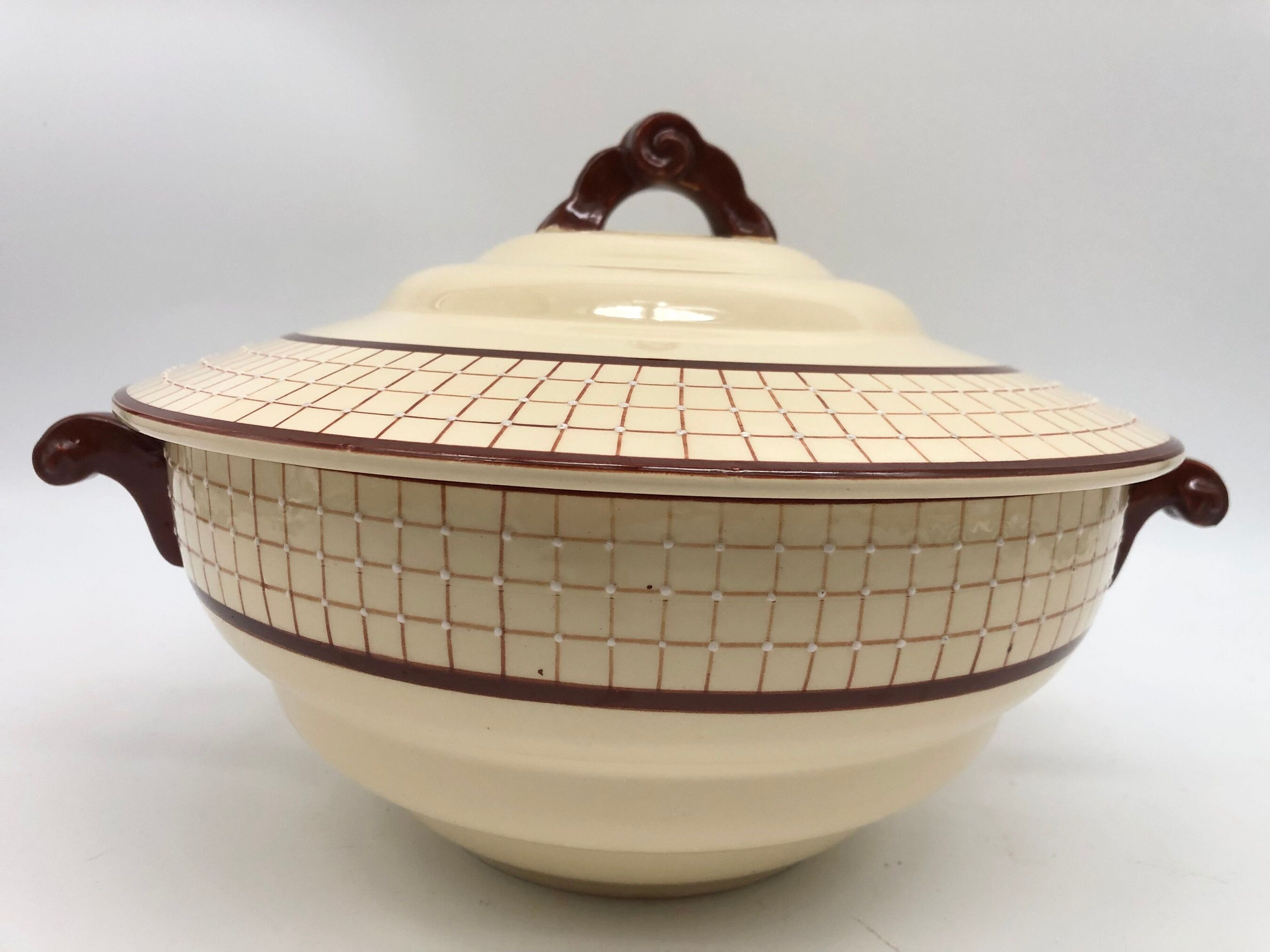 Earthenware tureen "Longchamp – France", Colmar model