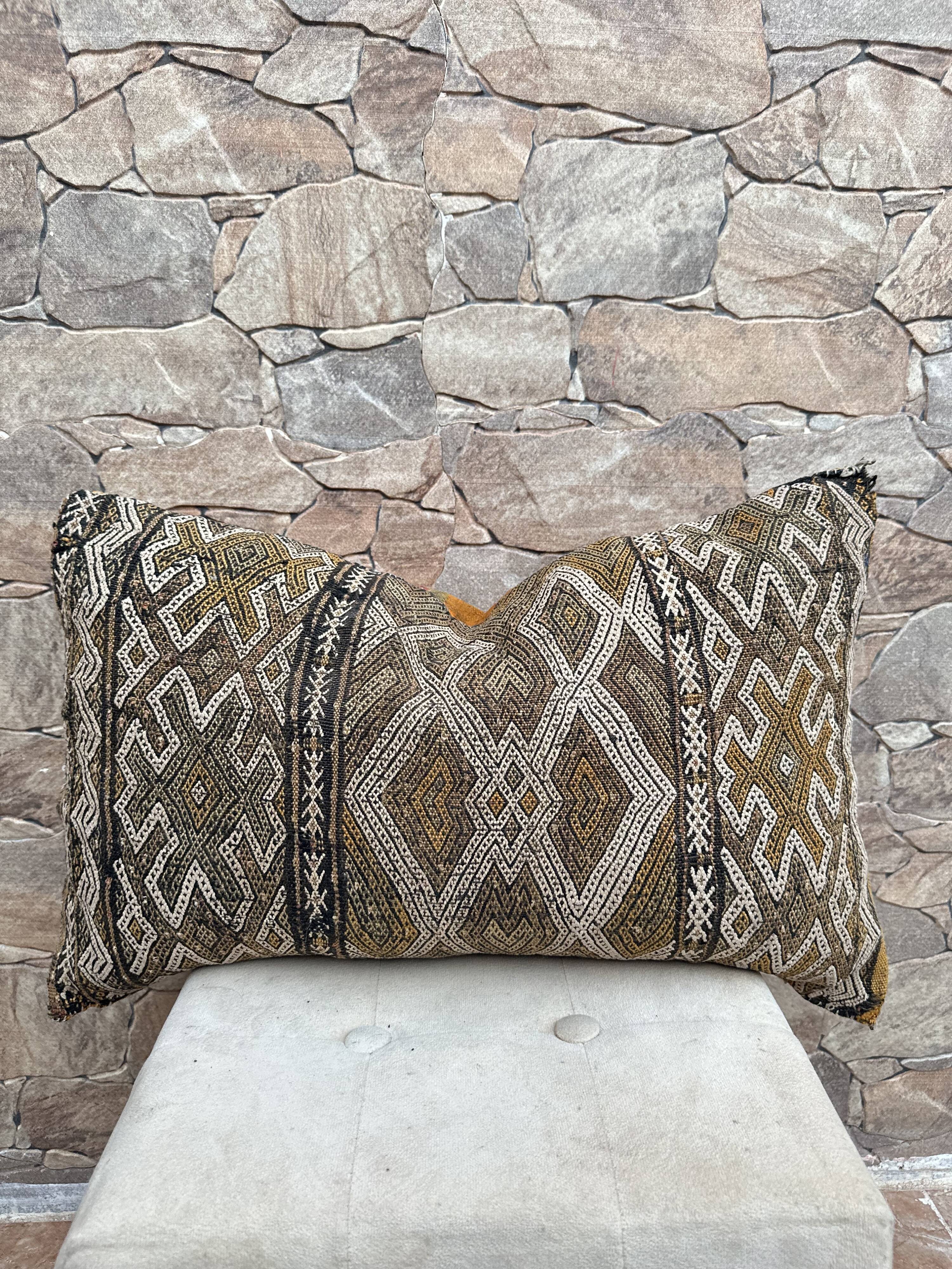 Vintage Berber cushion cover: Moroccan wool cushion, Boujad pattern