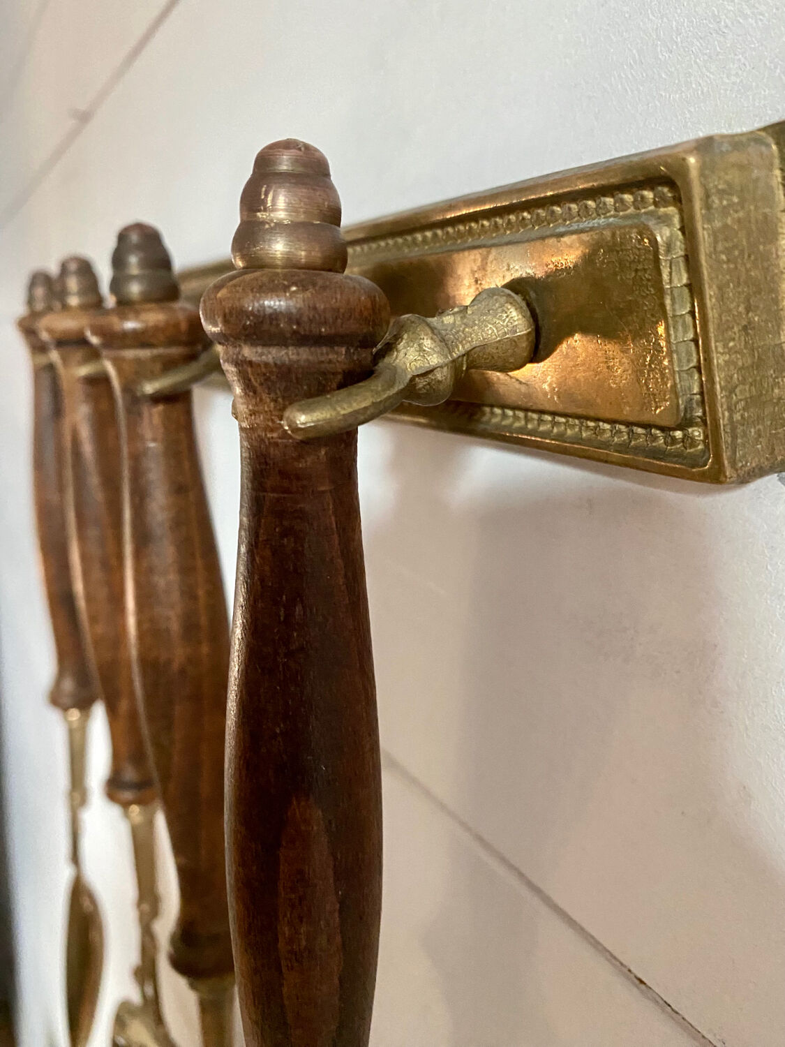 Porte ustensiles en laiton et bois