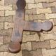 Tabouret tripode brutaliste
