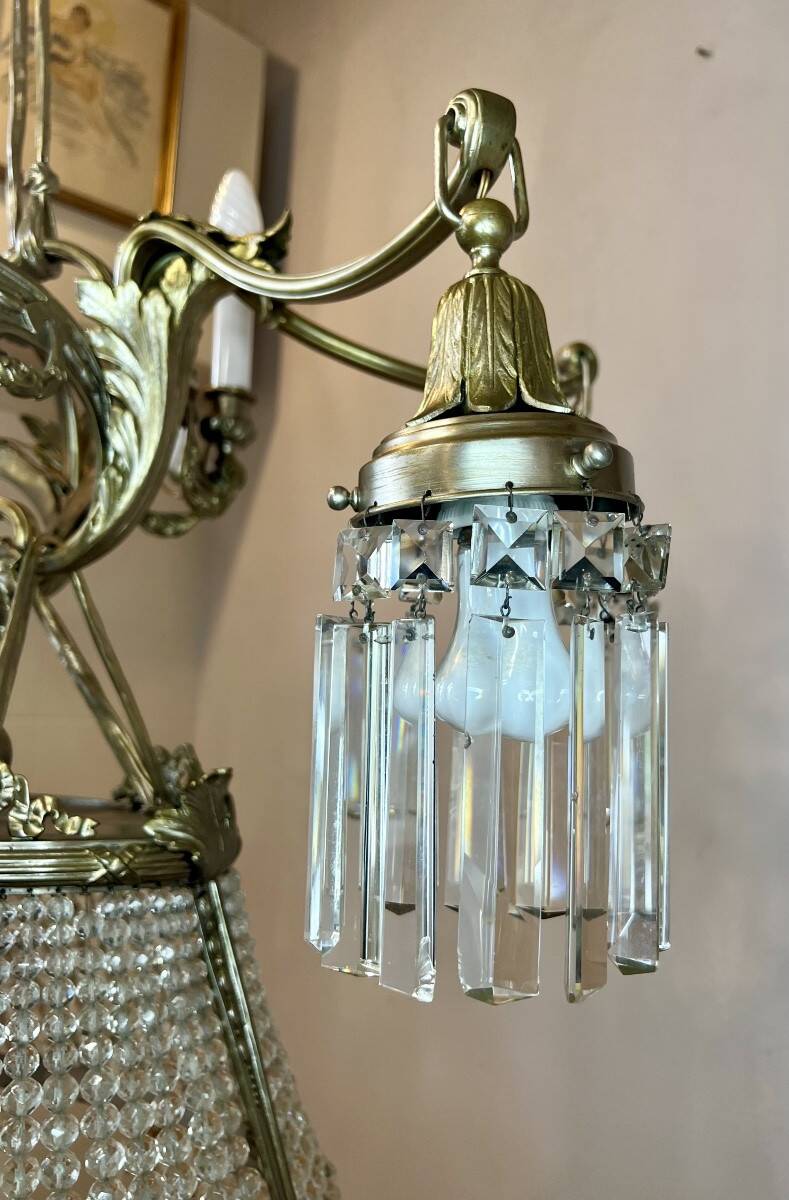 Large chandelier counter, billiards, casino